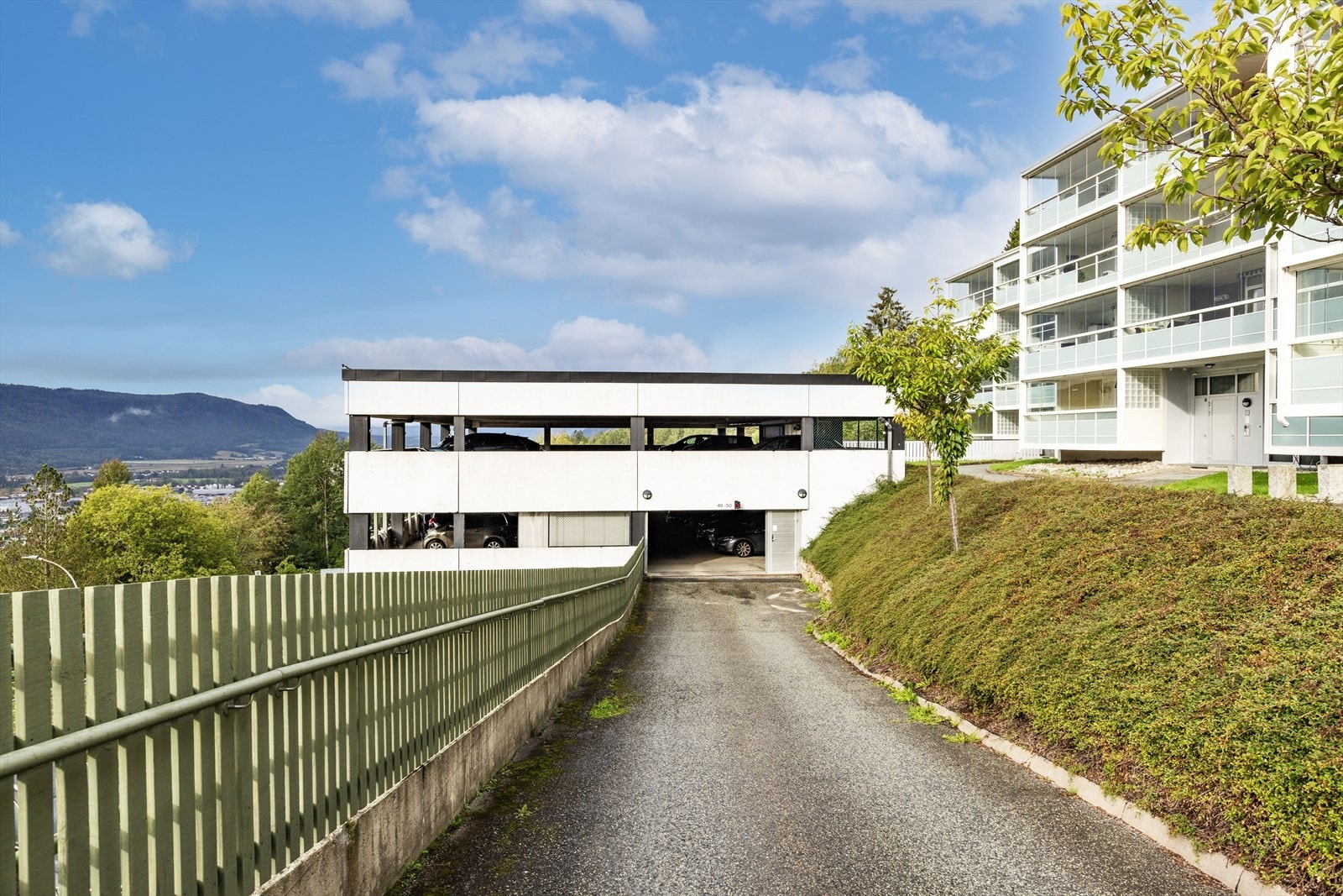 Med leiligheten følger det parkering i garasje. Galleribilde