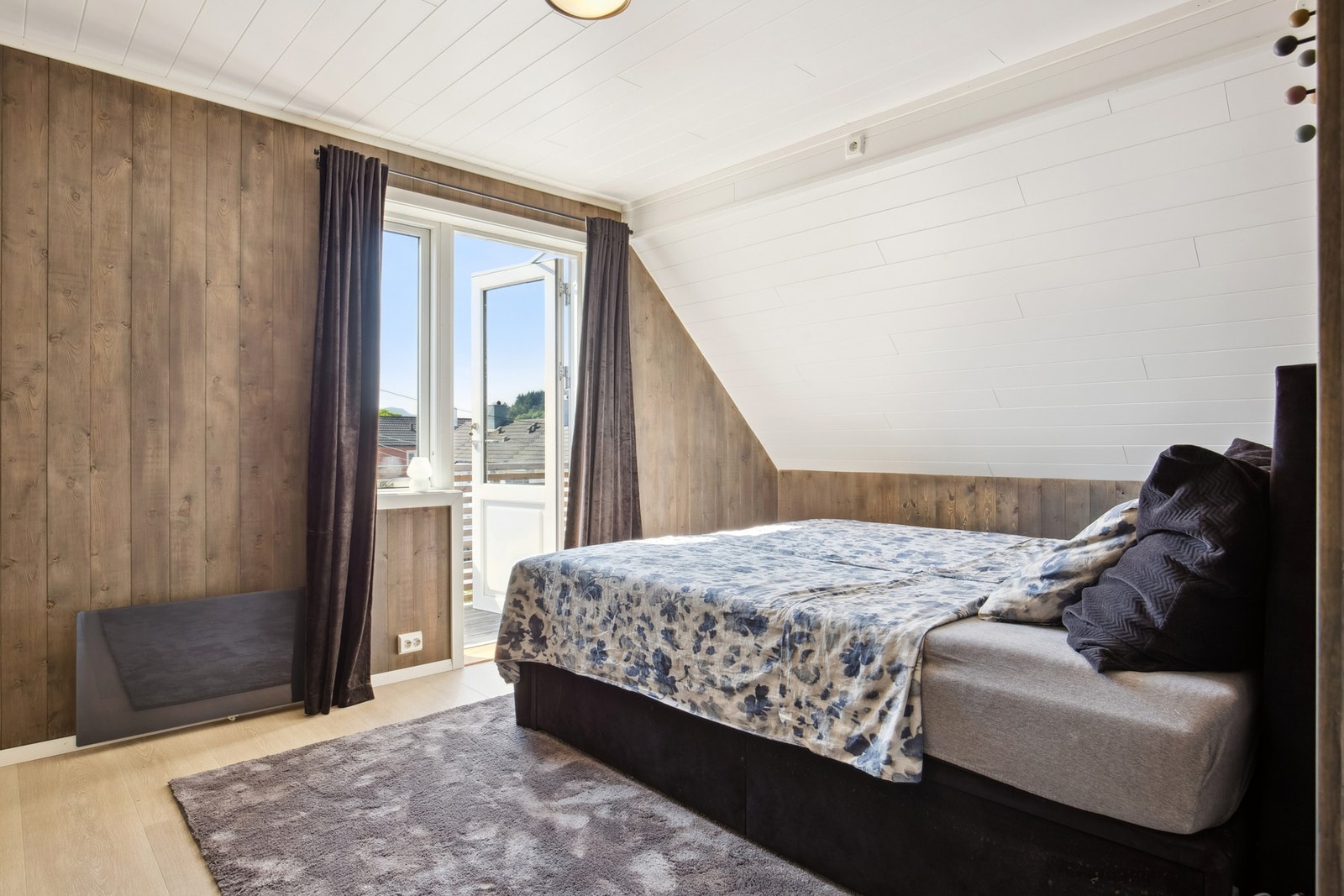 Hovedsoverom har tilknytning til balkong Galleribilde