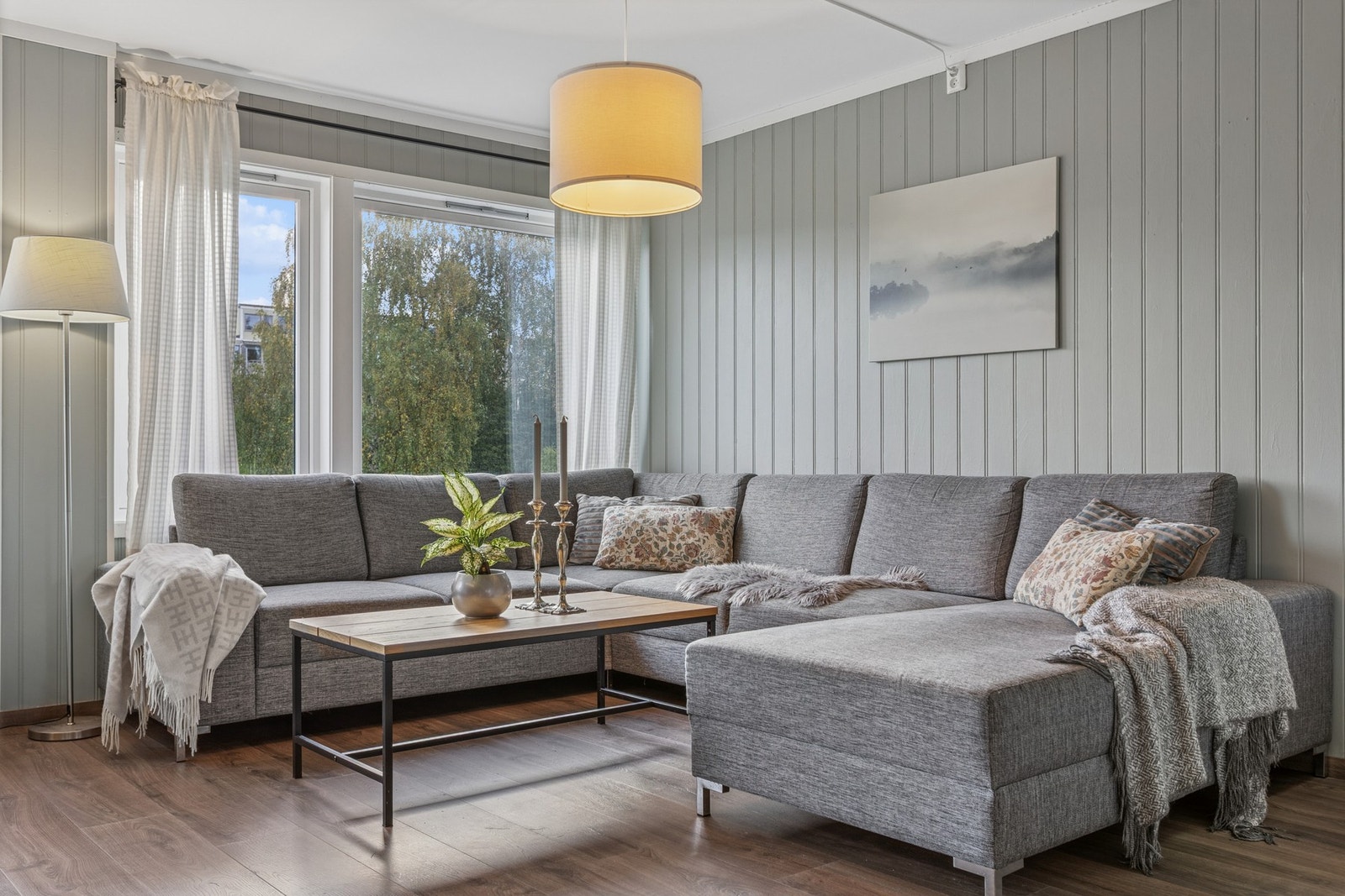 I tillegg til ekstern bod er det en bod i 2. etg. som fungerer godt som matbod med plass til ekstra kjøleskap/frys. Galleribilde
