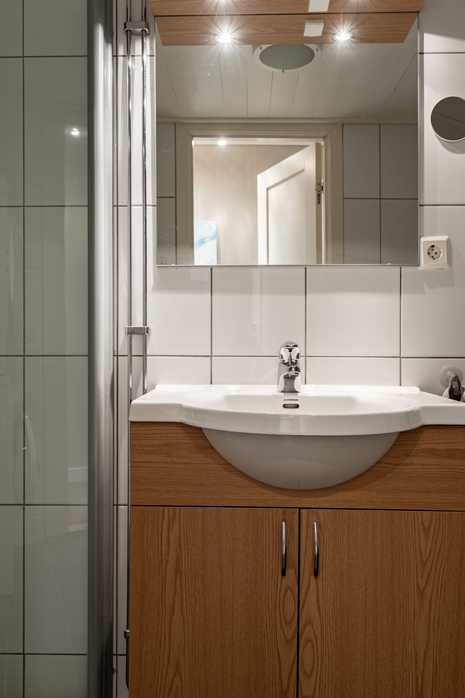 Två badrum varav ett med bastu Galleribilde