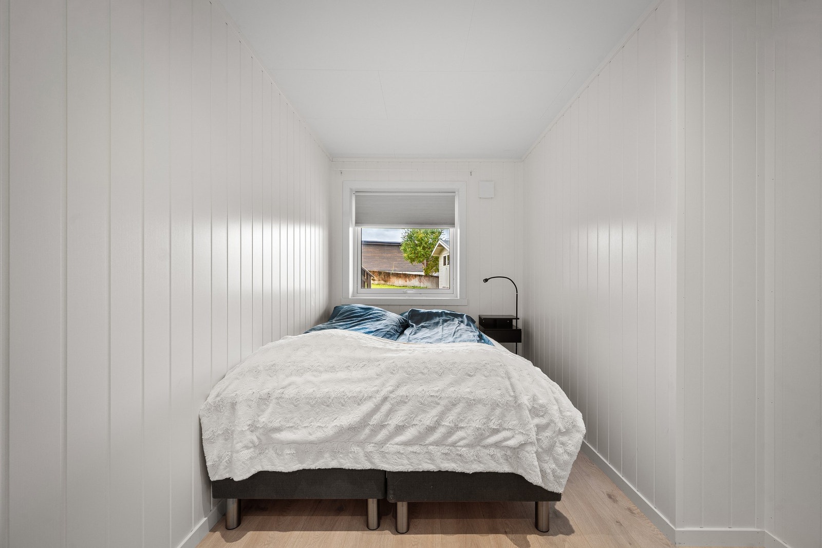 Tre soverom gir plass til både familie, kontor eller gjester Galleribilde