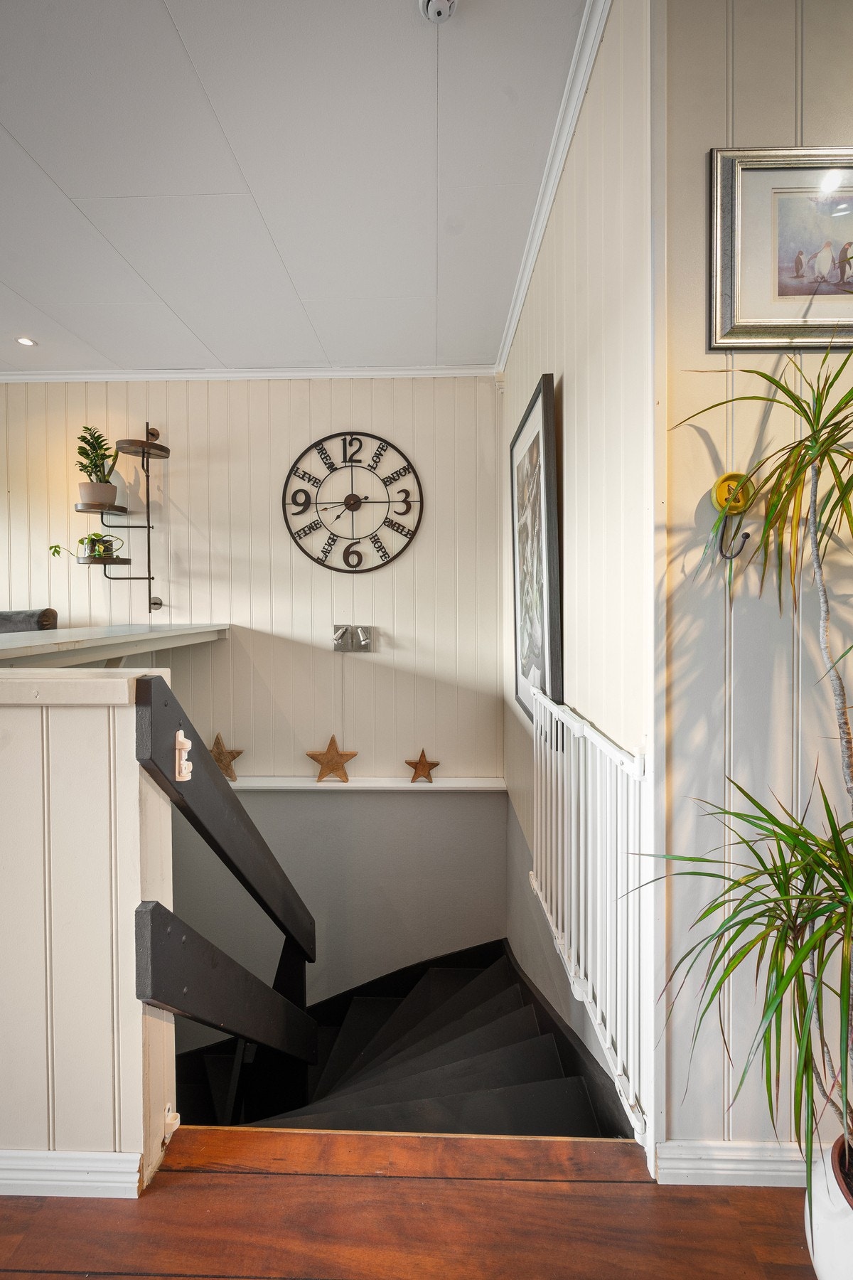 Trapp ned til sokkeletasjen fra stua Galleribilde