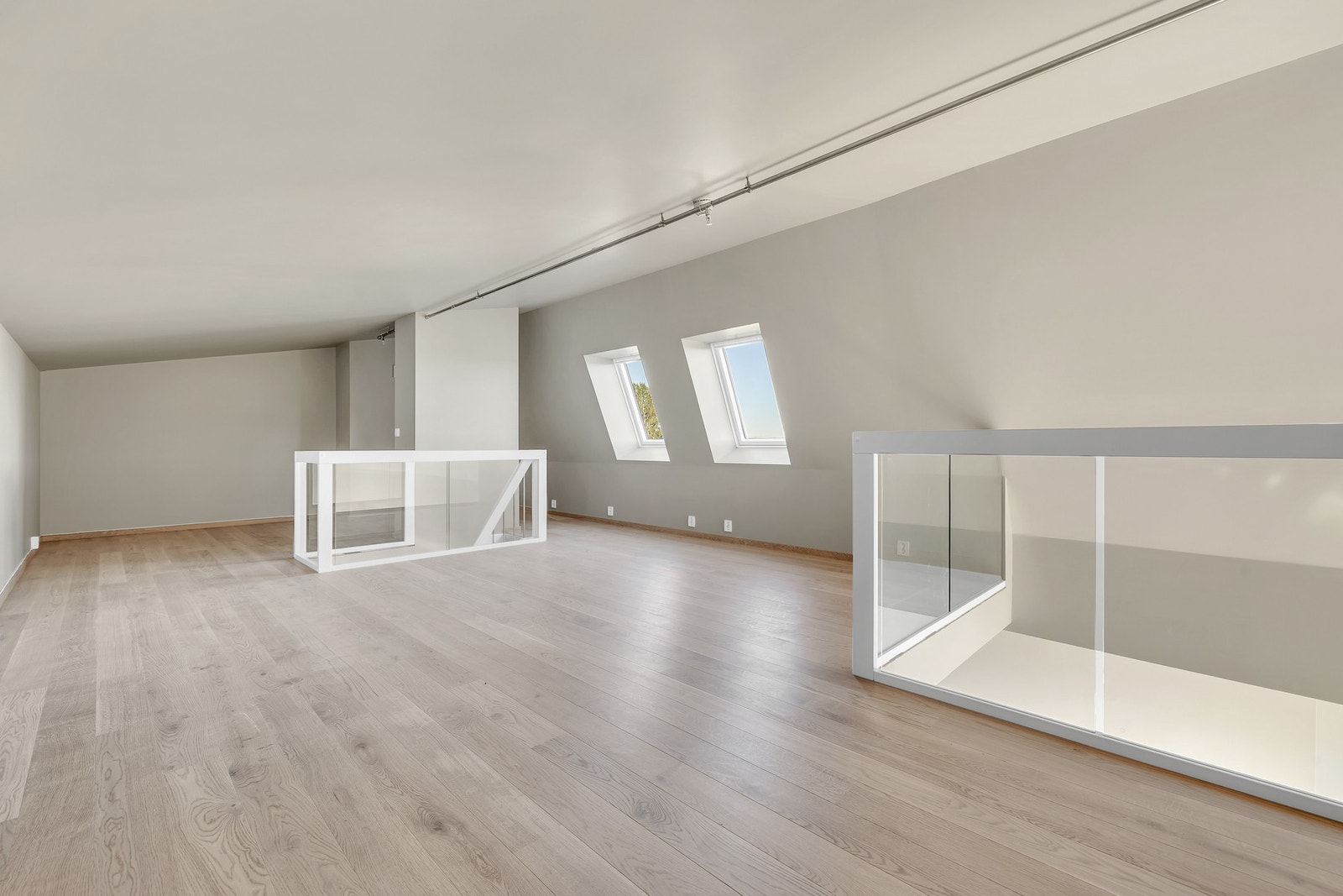 Mesanin/hems. Galleribilde