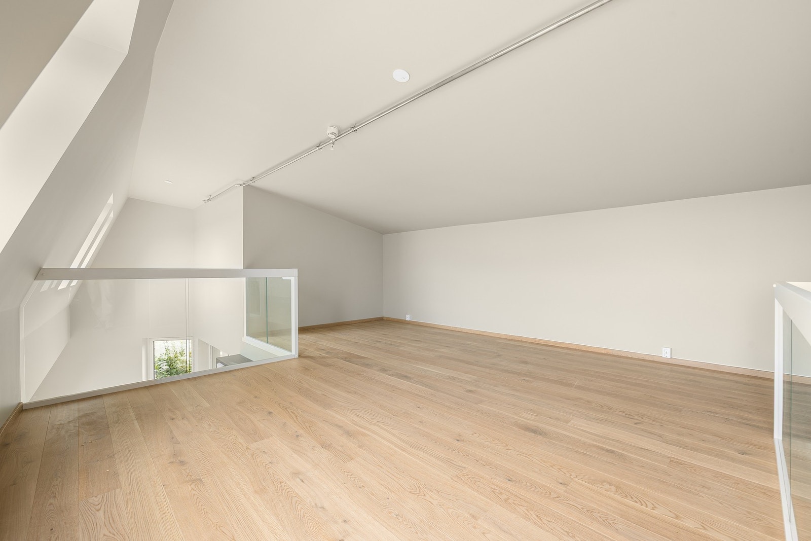 Mesanin/hems. Galleribilde