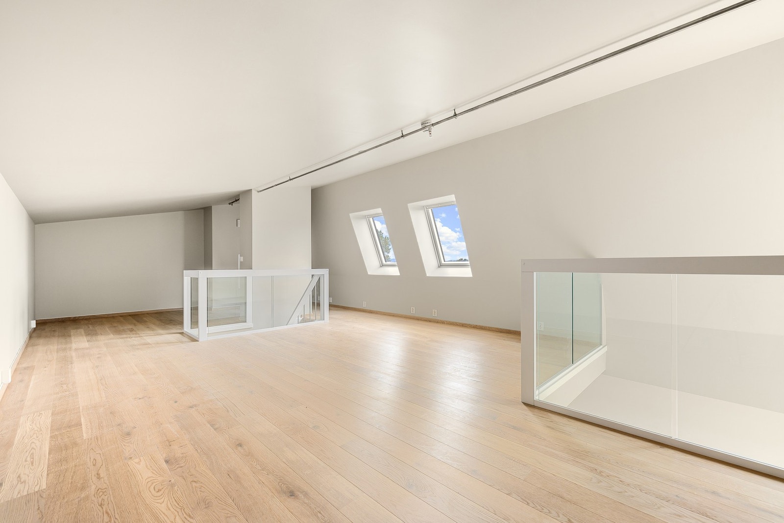 Mesanin/hems. Galleribilde