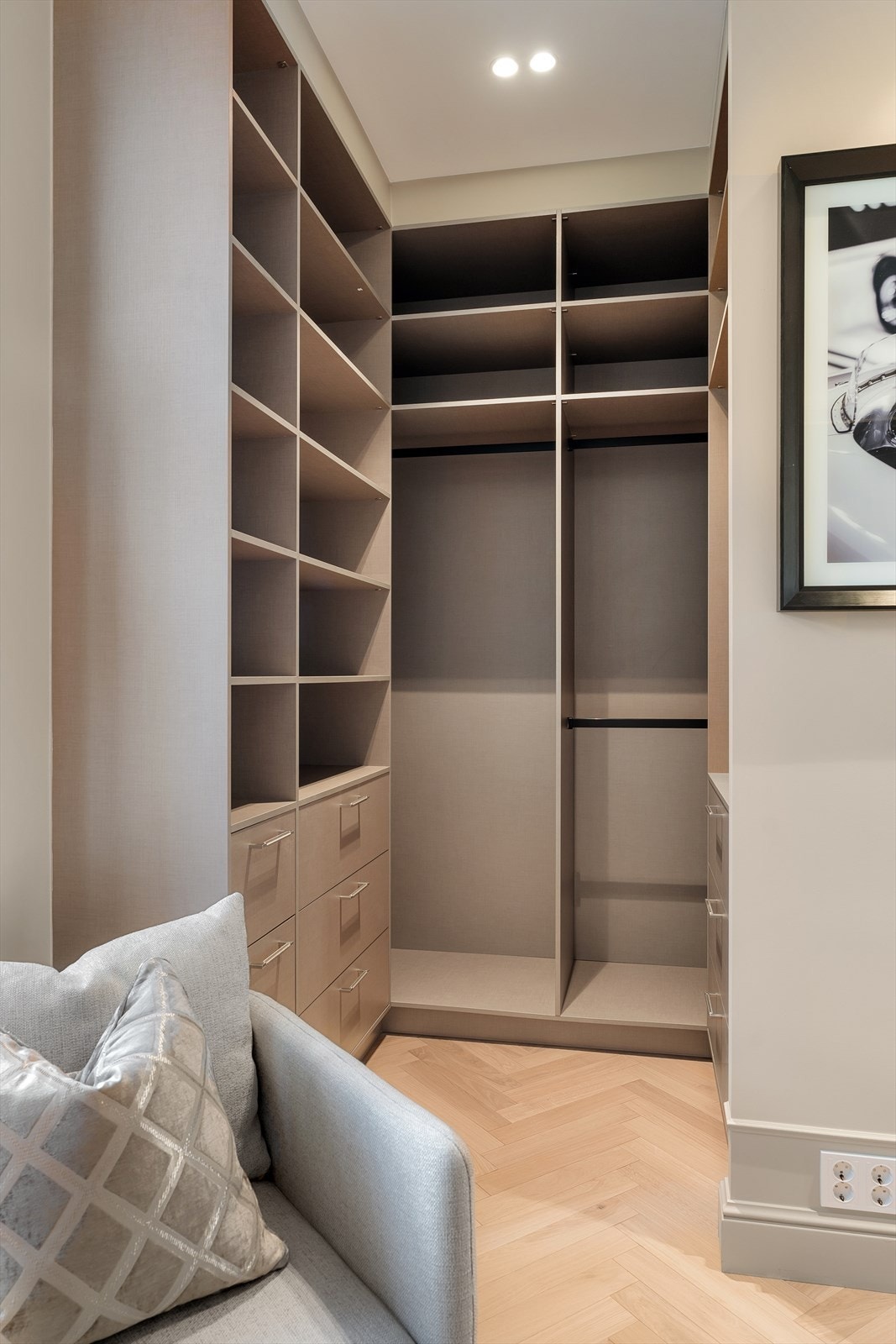 Walk-in med innredning fra Bekkestua Kjøkkenstudio. Galleribilde