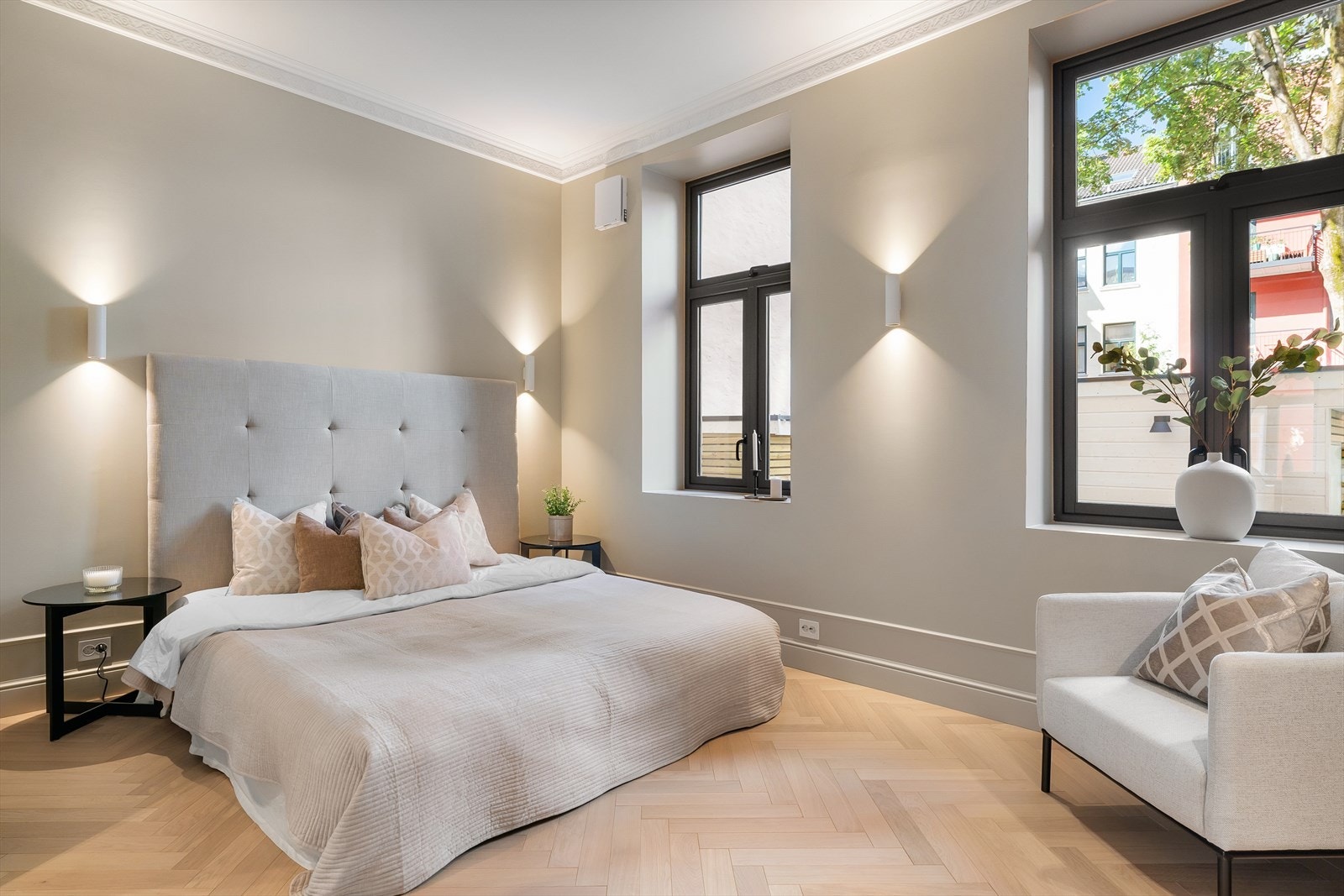 Hovedsoverom med walk-in og bad en-suite. Flexit dual vifte bidrar til luftutskiftning med varmegjenvinning. Galleribilde