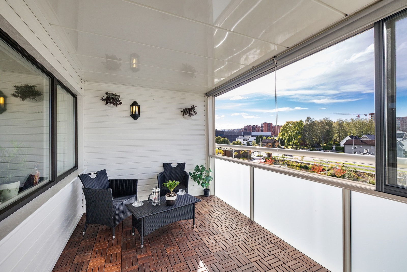 Balkongen gir ekstra bruksrom store deler av året. Galleribilde