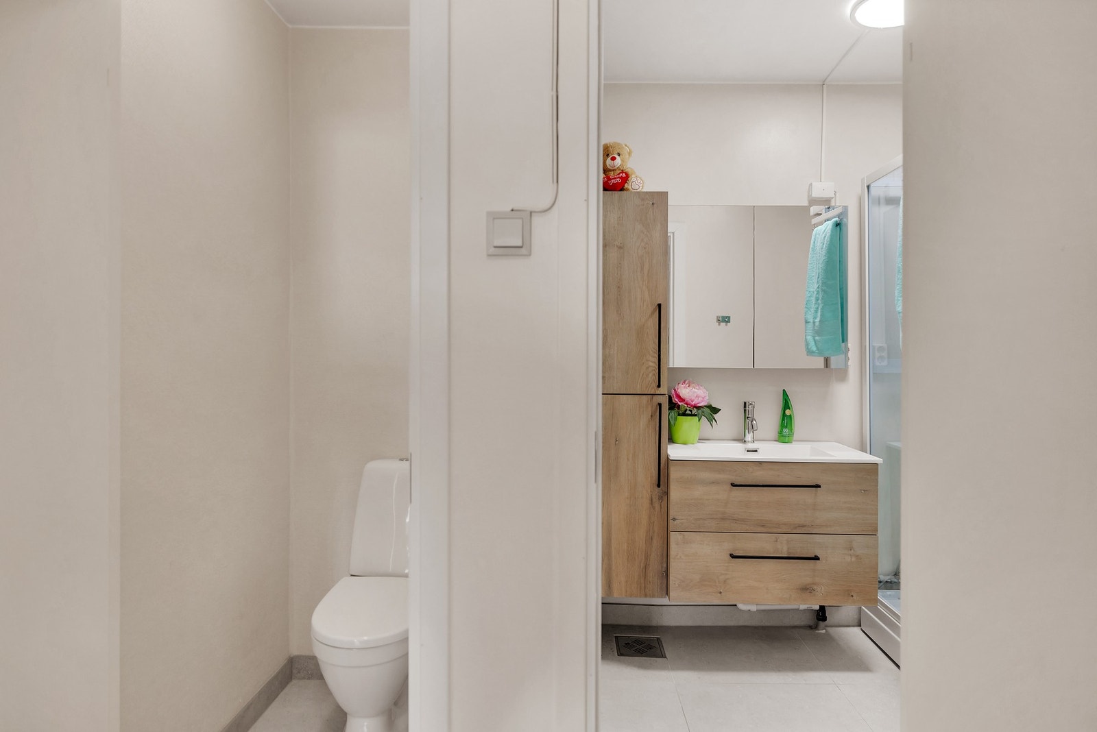 Separat toalett og baderom. Galleribilde