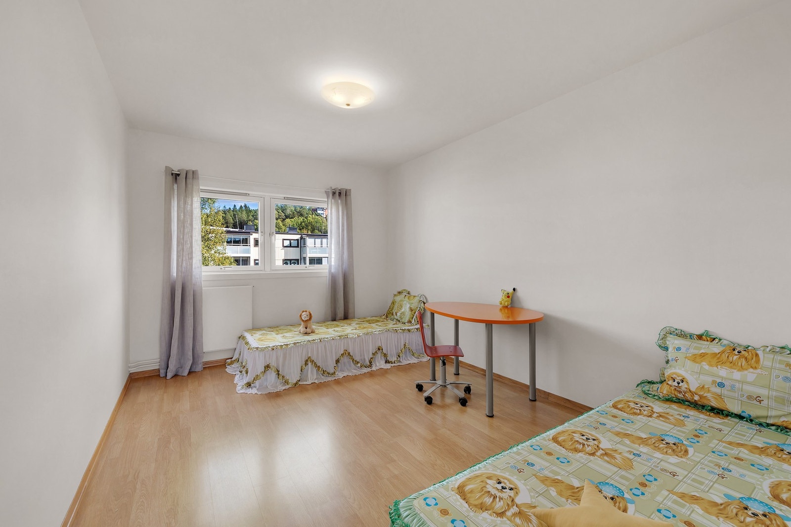 Soverom 1 har direkte adkomst fra stuen. Galleribilde