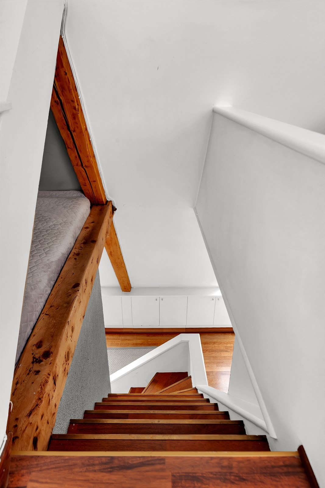 Fra trappen har du en skråtaksnisje med mulighet for b.la ekstra oppbevaring. Galleribilde