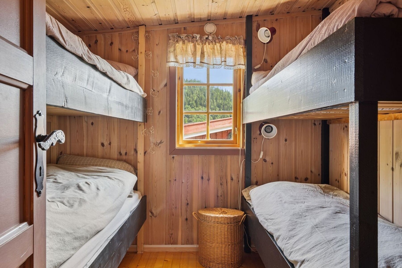 Det andre soverommet er på 4,5 kvadratmeter og har plassbygde senger som gir fire ekstra sengeplasser. Galleribilde