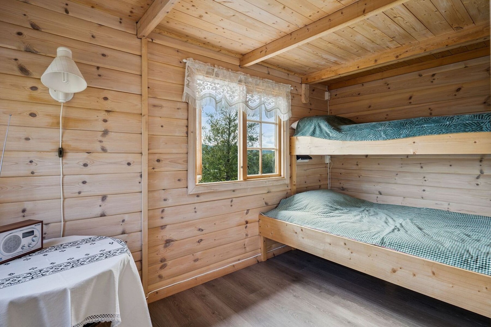 Annekset er innredet med eget soverom som sikrer god plass til flere gjester. Galleribilde