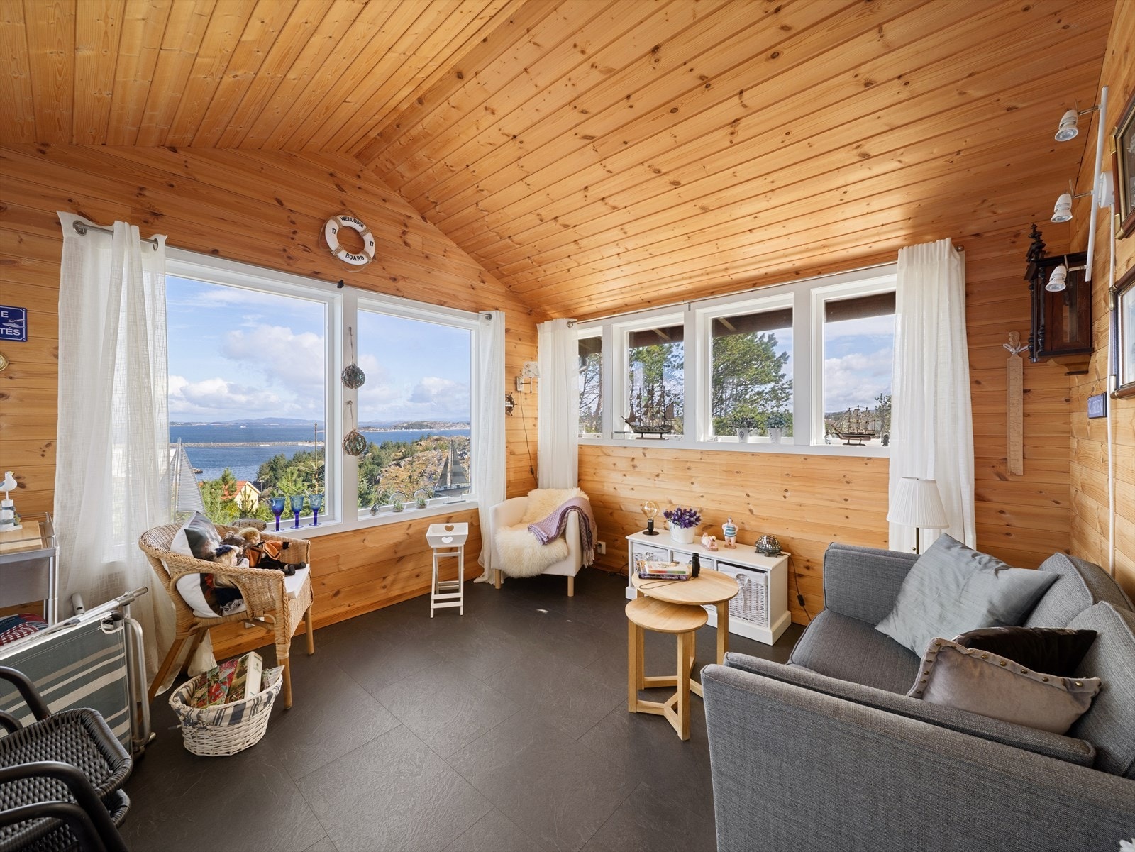 Koselig vinterstue som er bygget på i senere tid. Galleribilde