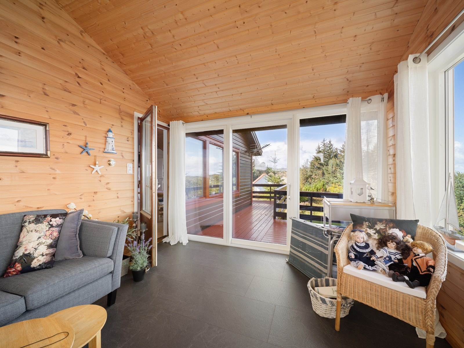 Videre er det utgang til terrassen. Galleribilde