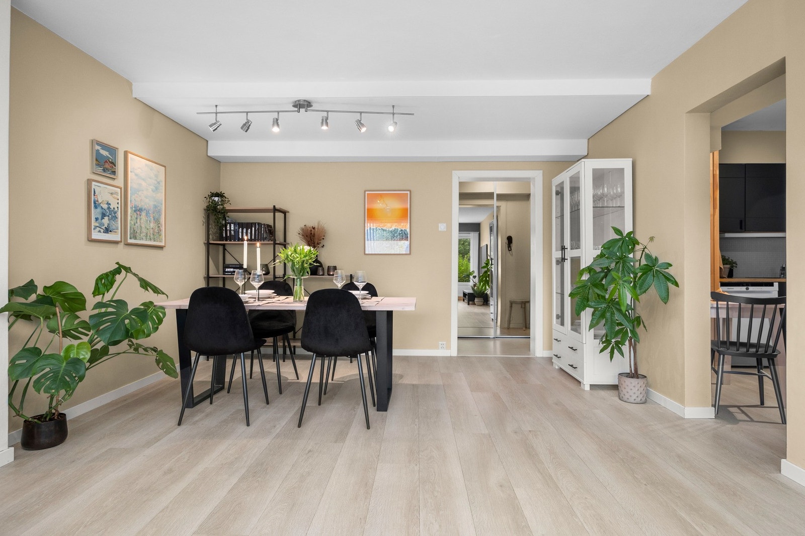 Velkommen til Nardovegen 5 B, presentert av Johannes Tømmerås! Galleribilde