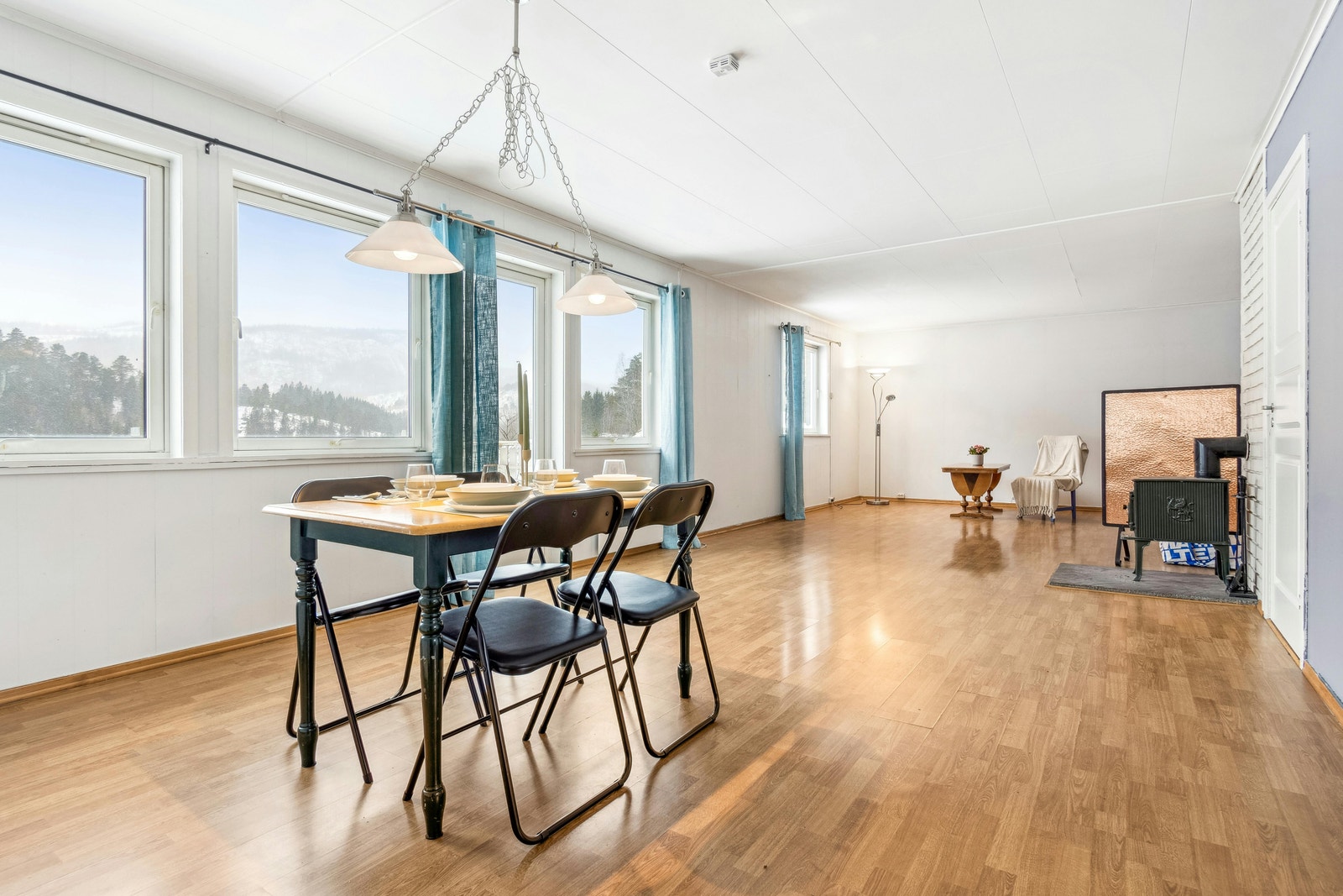 Boligen har 4 soverom og ligger i rolige og landlige omgivelser. Galleribilde