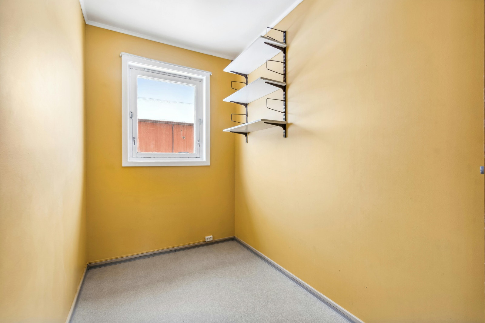 Disp.rom til oppbevaring, i tillegg til to rom i kjeller og sportsbod på låve. Galleribilde