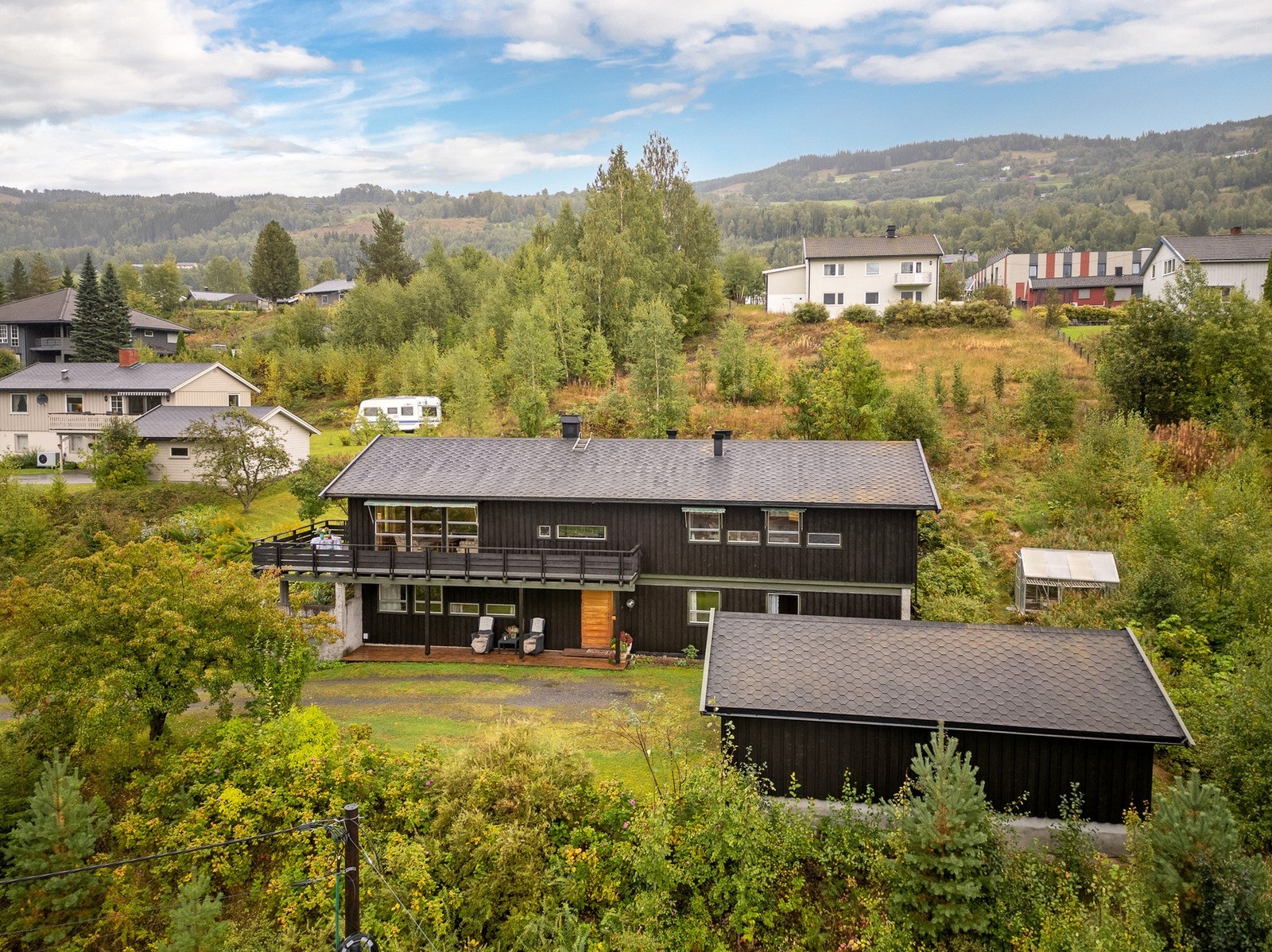 Velkommen til Sør-Trettenvegen 5, meget sentral beliggenhet. Galleribilde