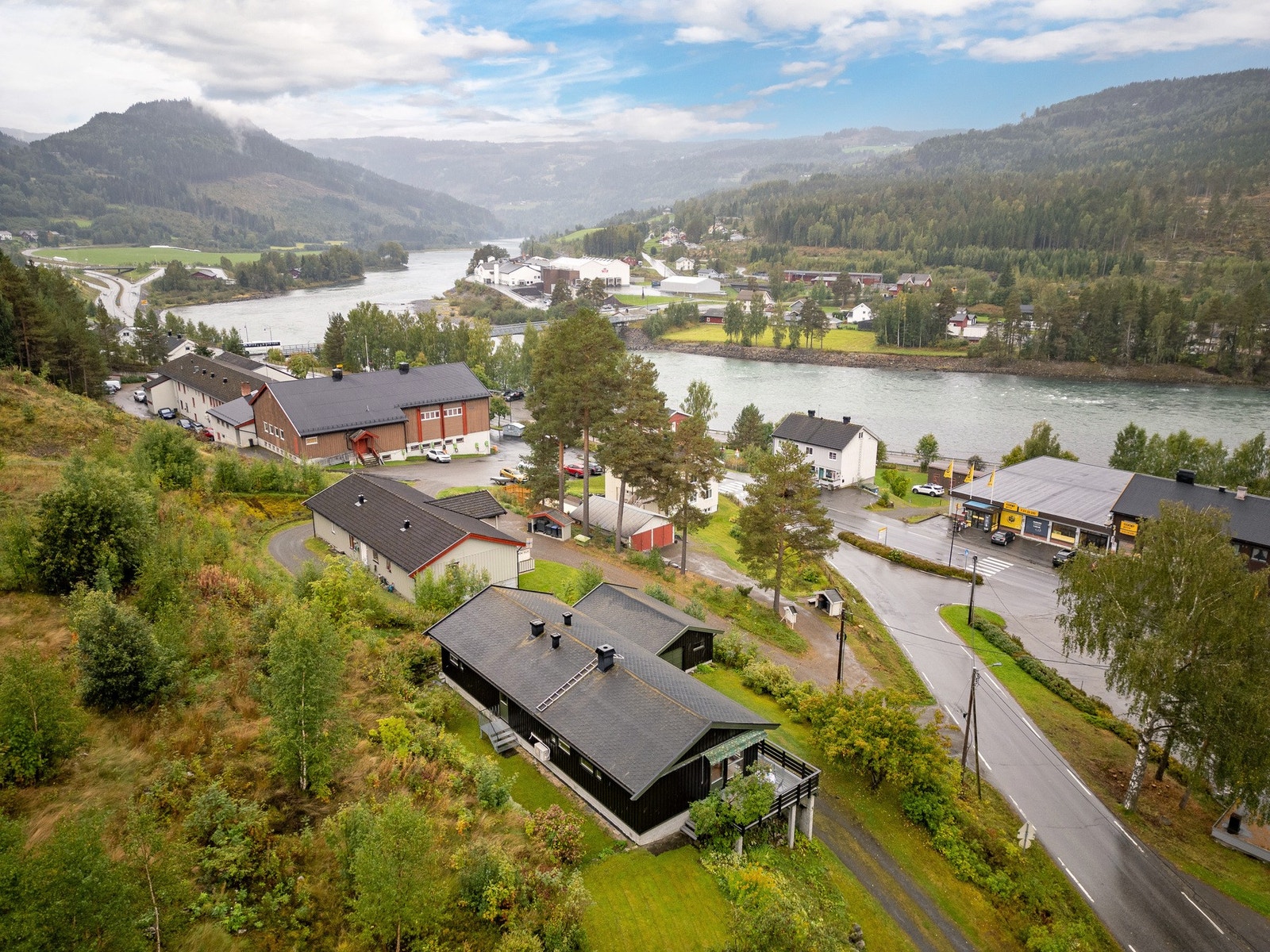 Nærhet til Lågen og omgivelser i vakker natur. Galleribilde