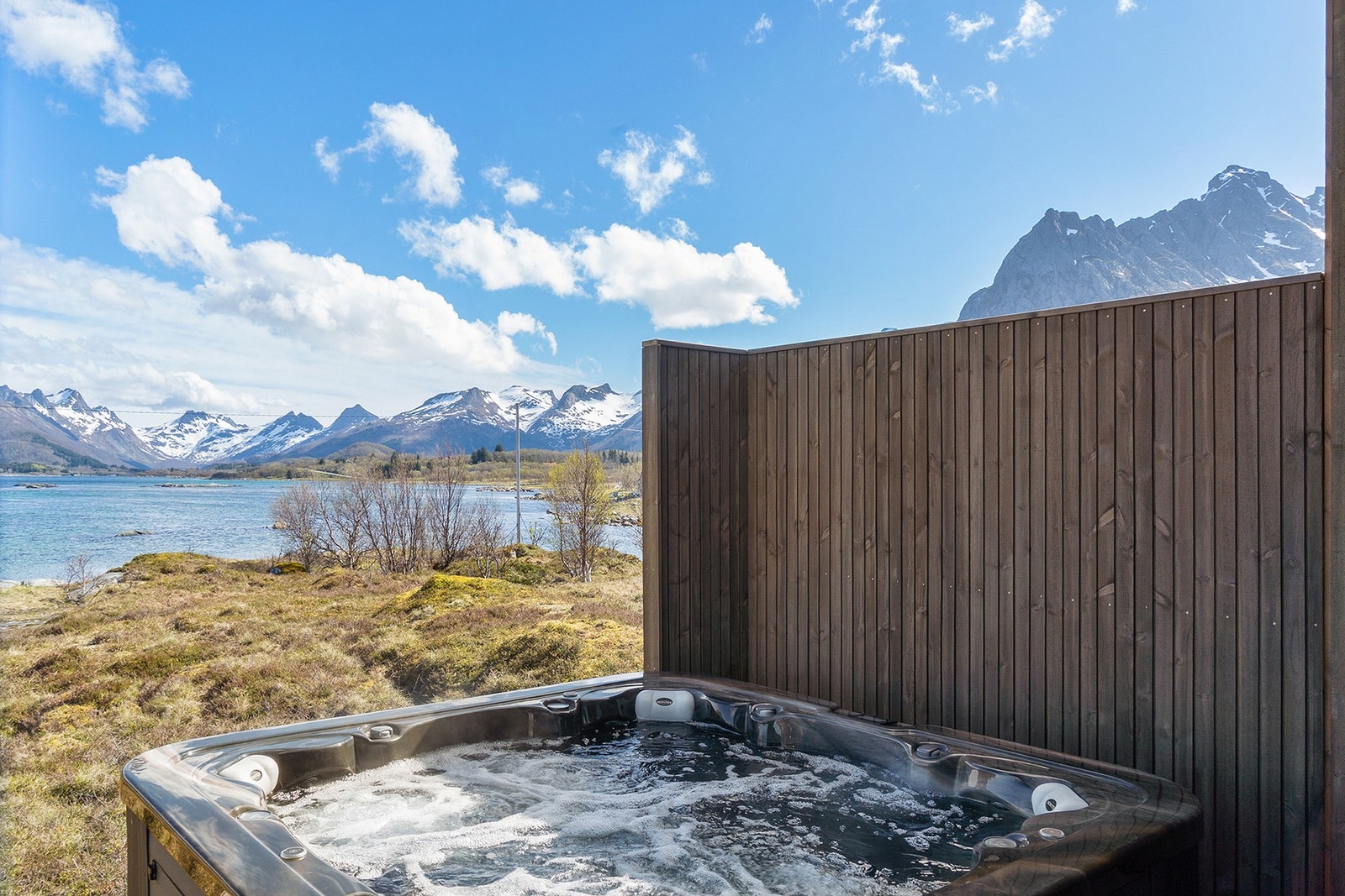 Det er også bygget en levegg. Ypperlig for skjerming av vind og innsyn. Galleribilde