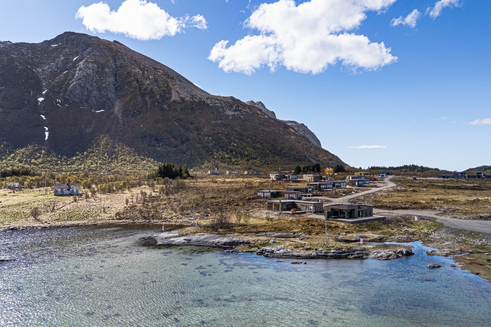 Beliggenheten i kombinasjon med størrelse og standard, gjør denne fritidsboligen til noe av det bedre på markedet i Lofoten Galleribilde