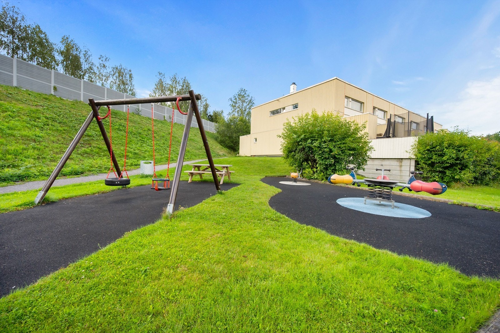 Sittegrupper og lekeplass for de minste. Galleribilde