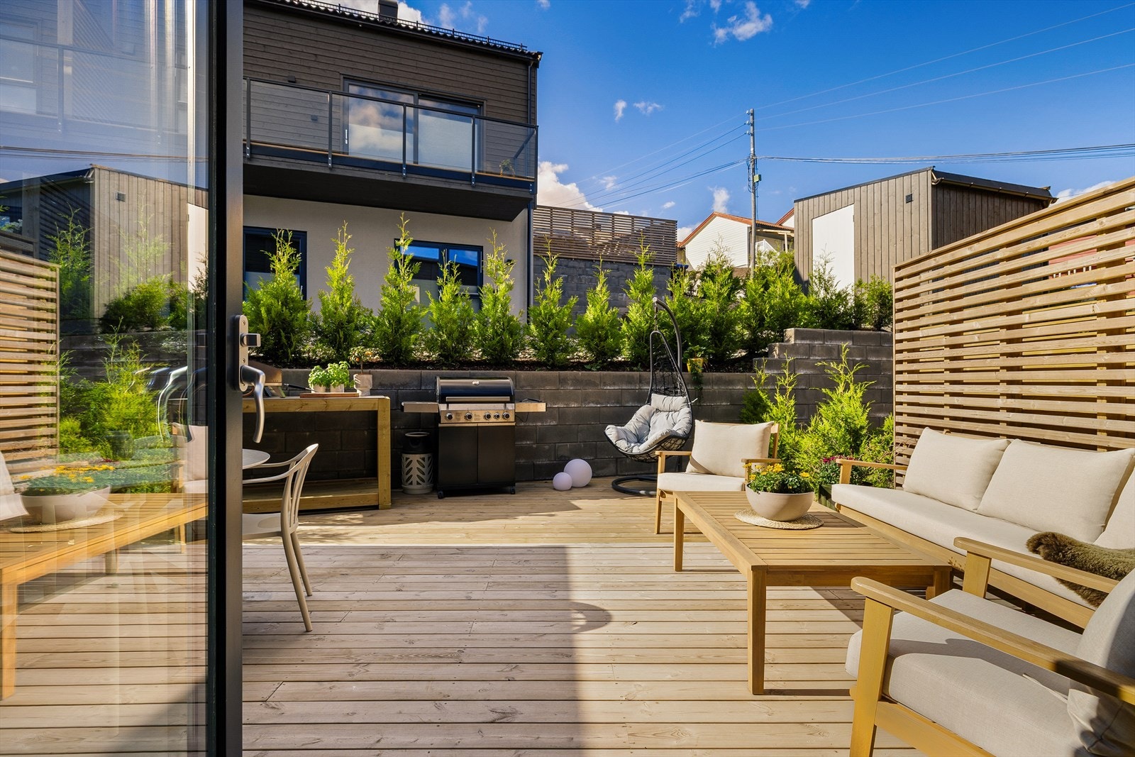 Familievennlig rekkehus med flotte uteplasser Galleribilde