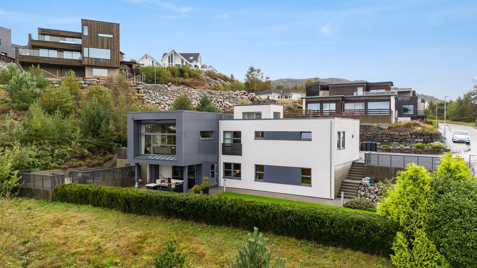 Boligen har alt på ett plan for de voksne og egen ungdomsavdeling i underetasjen Galleribilde