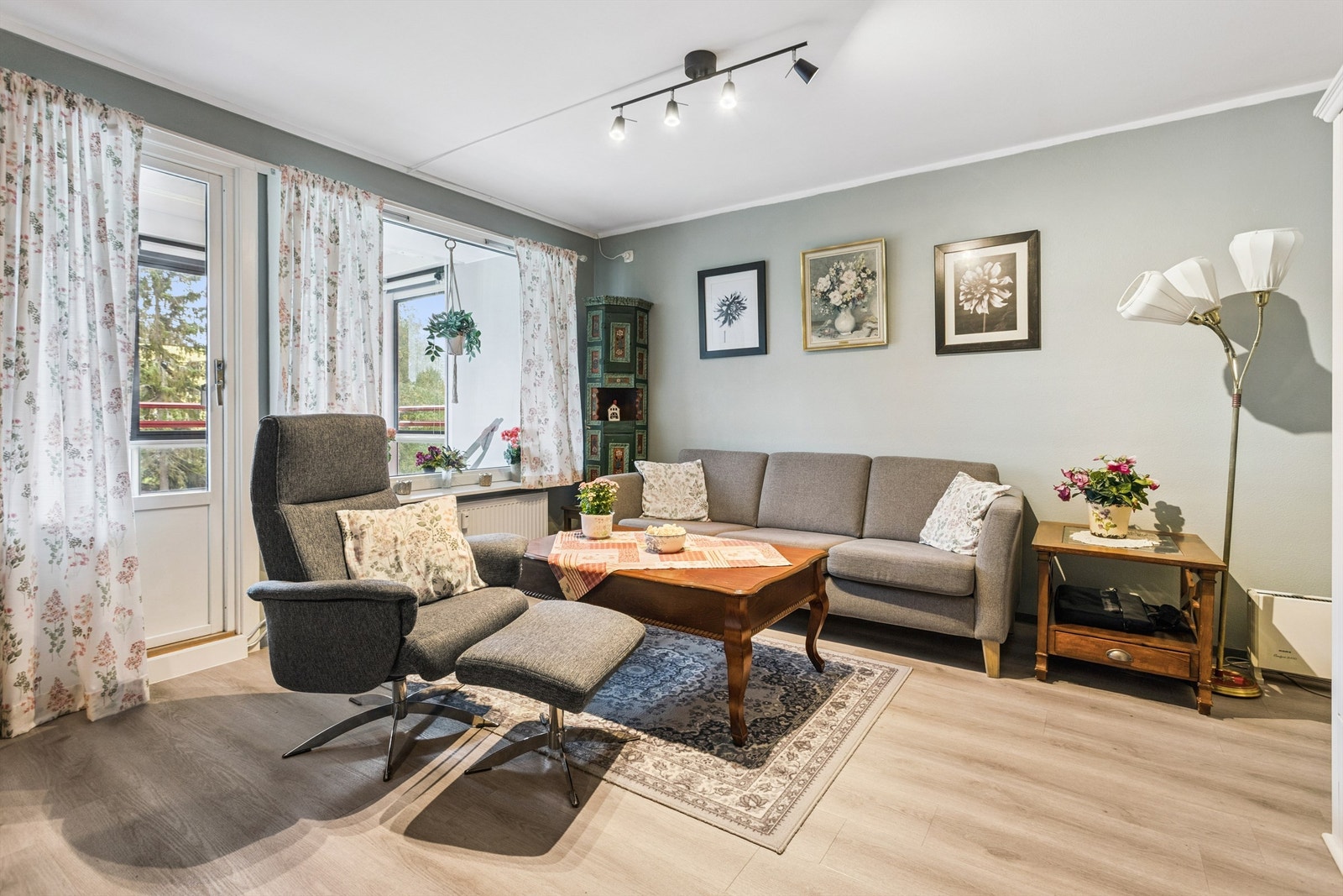 Oppvarming med vannbåren varme med radiatorer fra 2024. Galleribilde