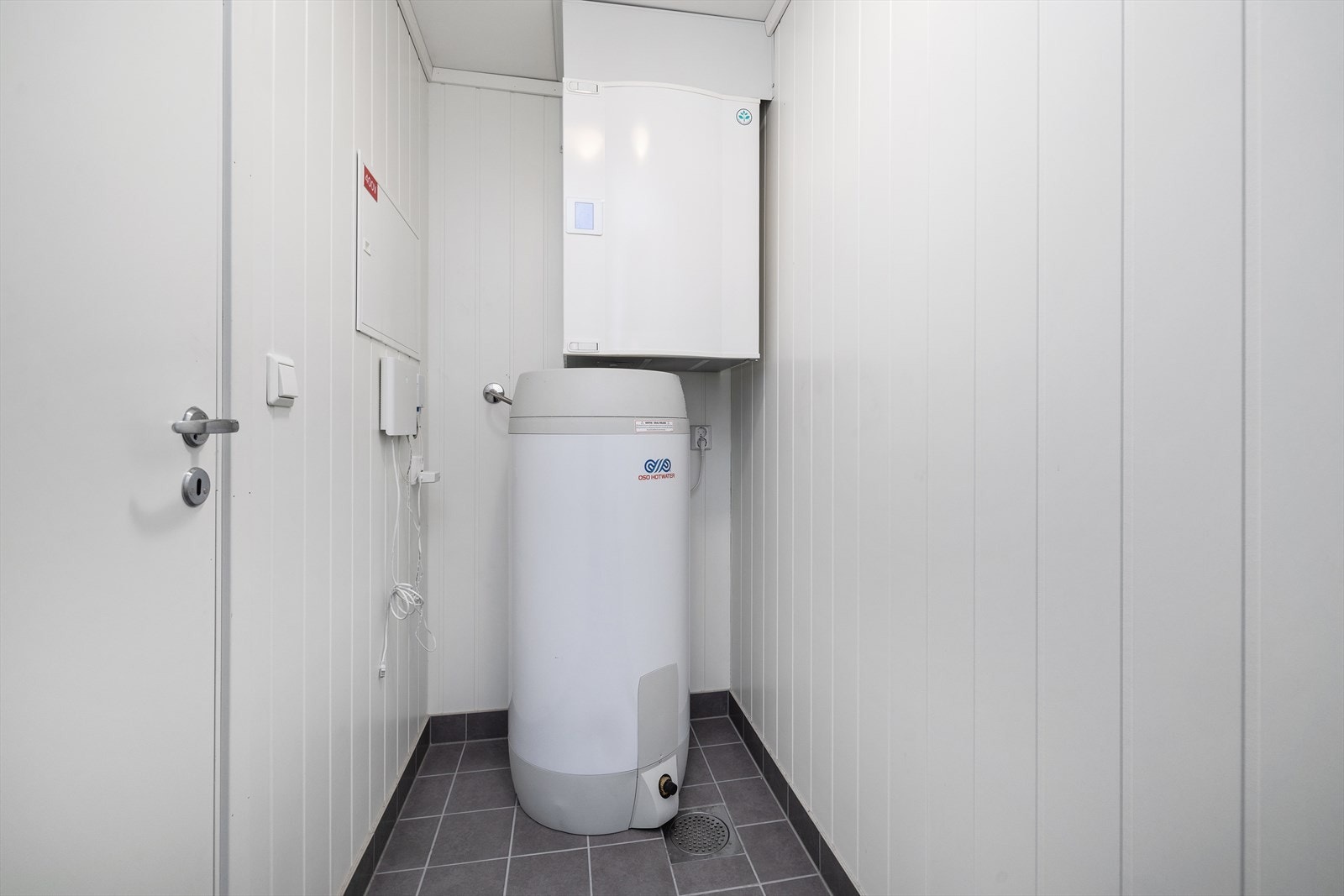 Teknisk bod med ventilasjonsanlegg for balansert ventilasjon. Galleribilde
