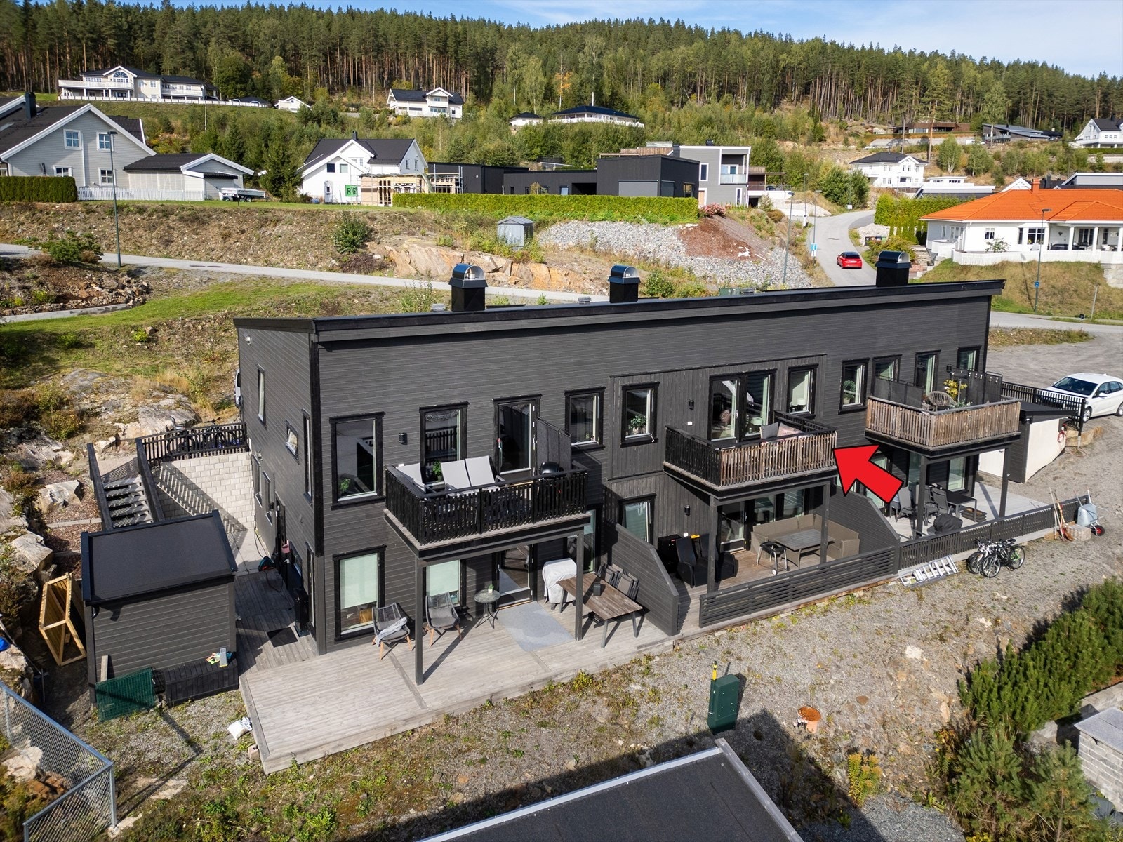 Velkommen til Klebersteinsveien 82 E. En strøken moderne leilighet fra 2020. ( Utvendig rekkverk blir malt før overtagelse) Galleribilde