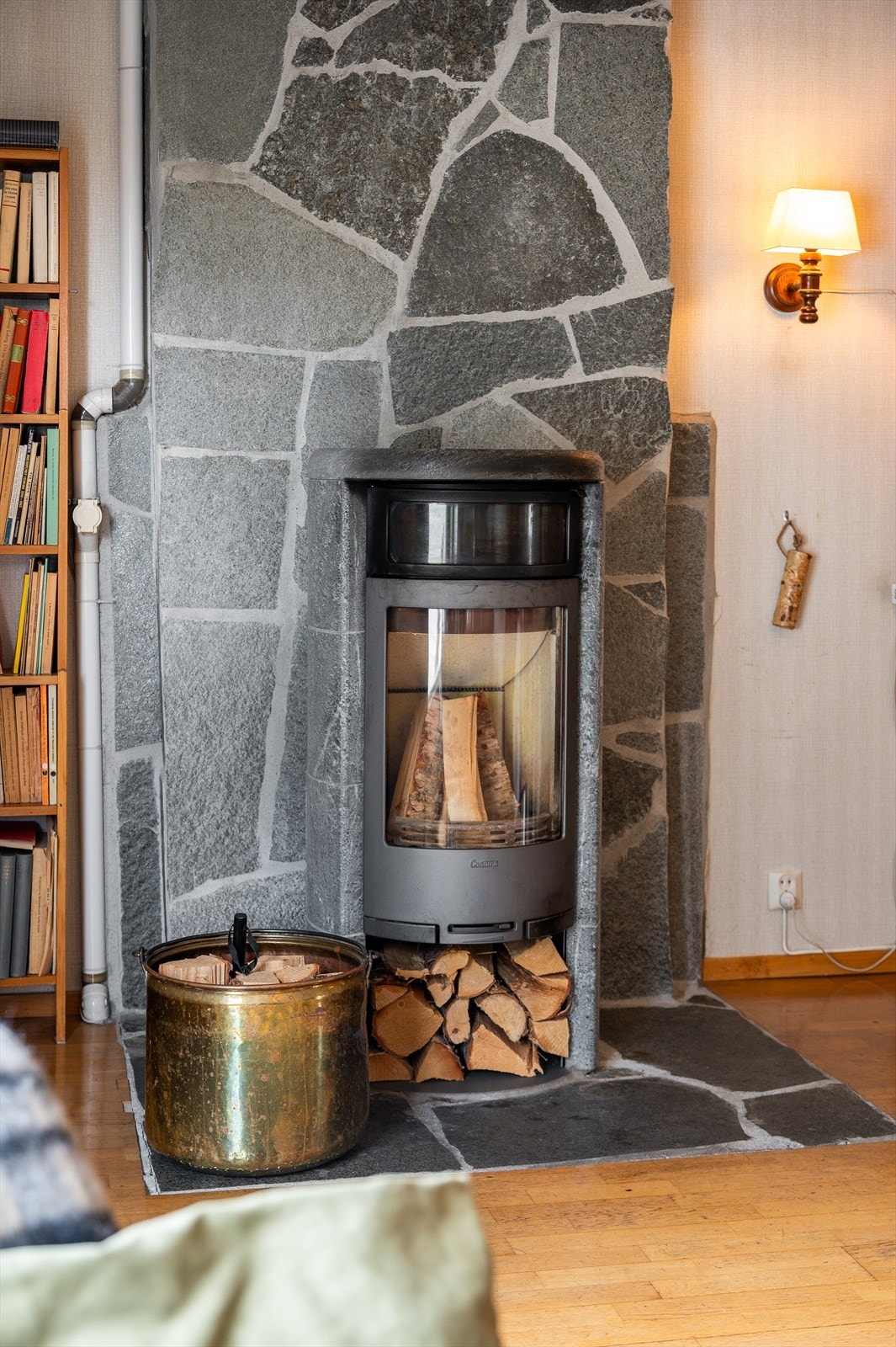 Peis som varmer godt på kalde vinterdager og bidrar til effektiv oppvarming av boligen. Galleribilde