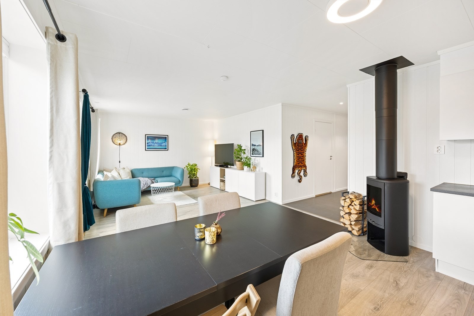 Boligen har balansert ventilasjon, som sikrer et sunt og godt inneklima året rundt. Galleribilde