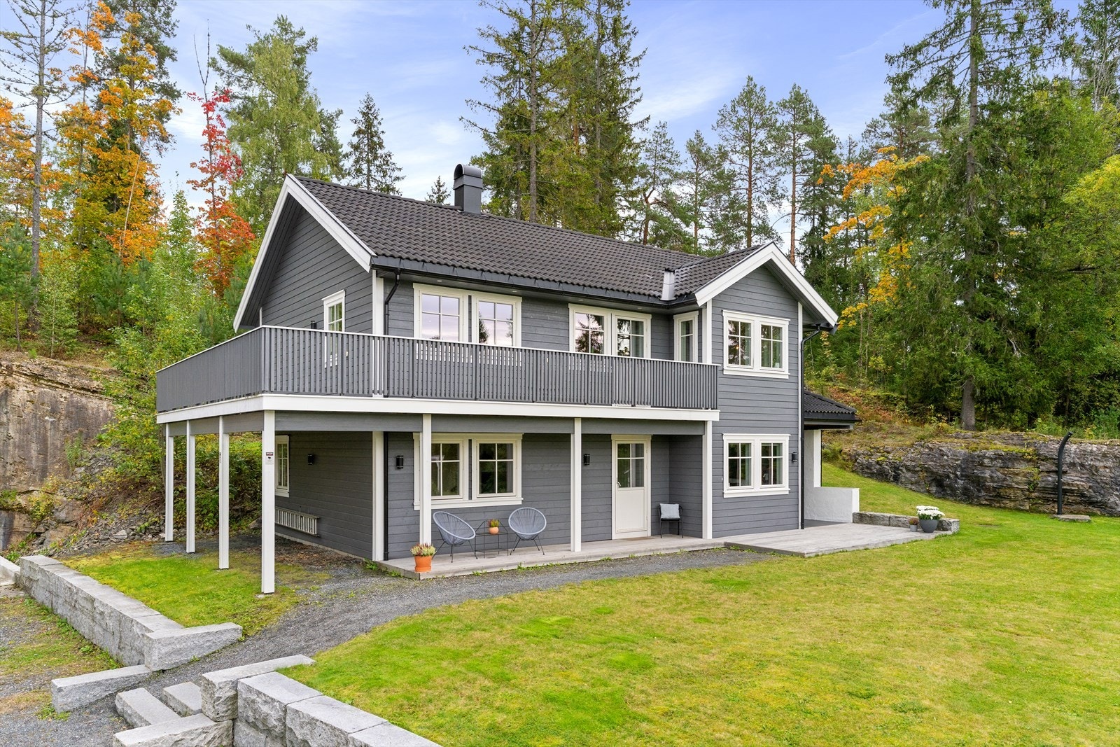 Nyere bolig fra 2013 over 2 plan. Galleribilde