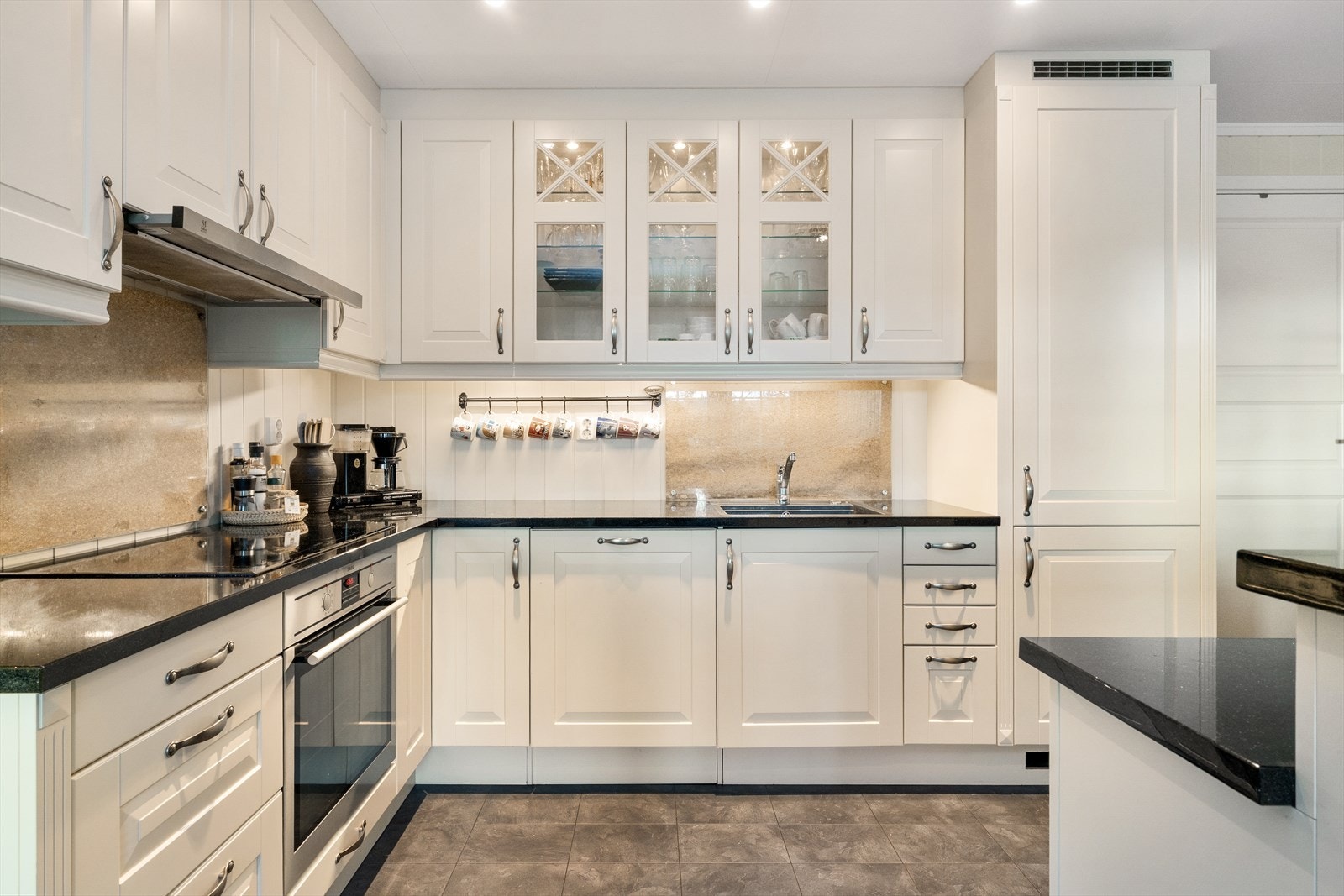 Nydelig benkeplate i stein. Galleribilde