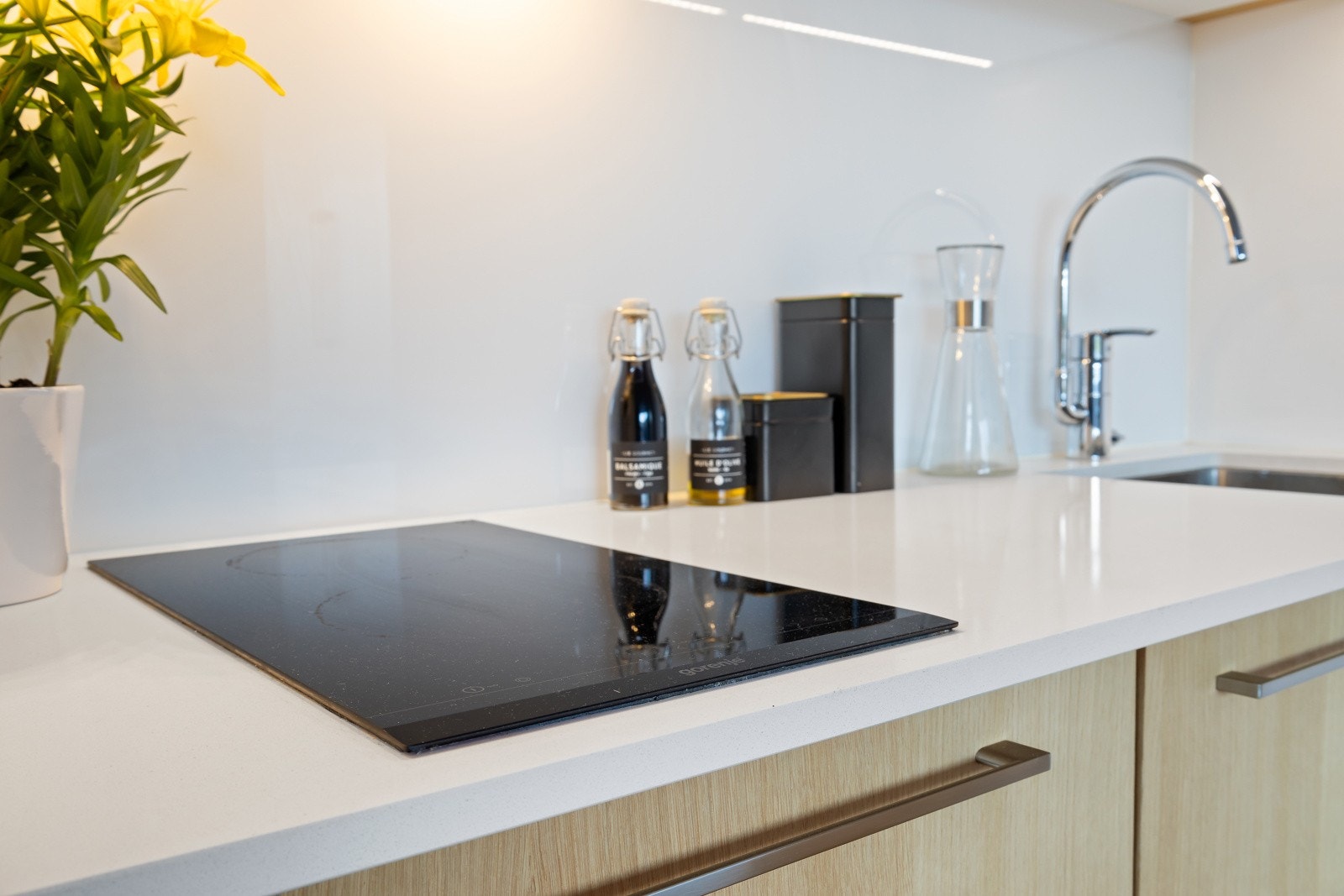 Kjøkken med integrerte hvitevarer Galleribilde