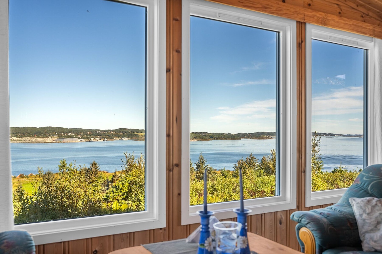 Eiendommen ligger idyllisk til med utsikt mot Trondheimsleia Galleribilde