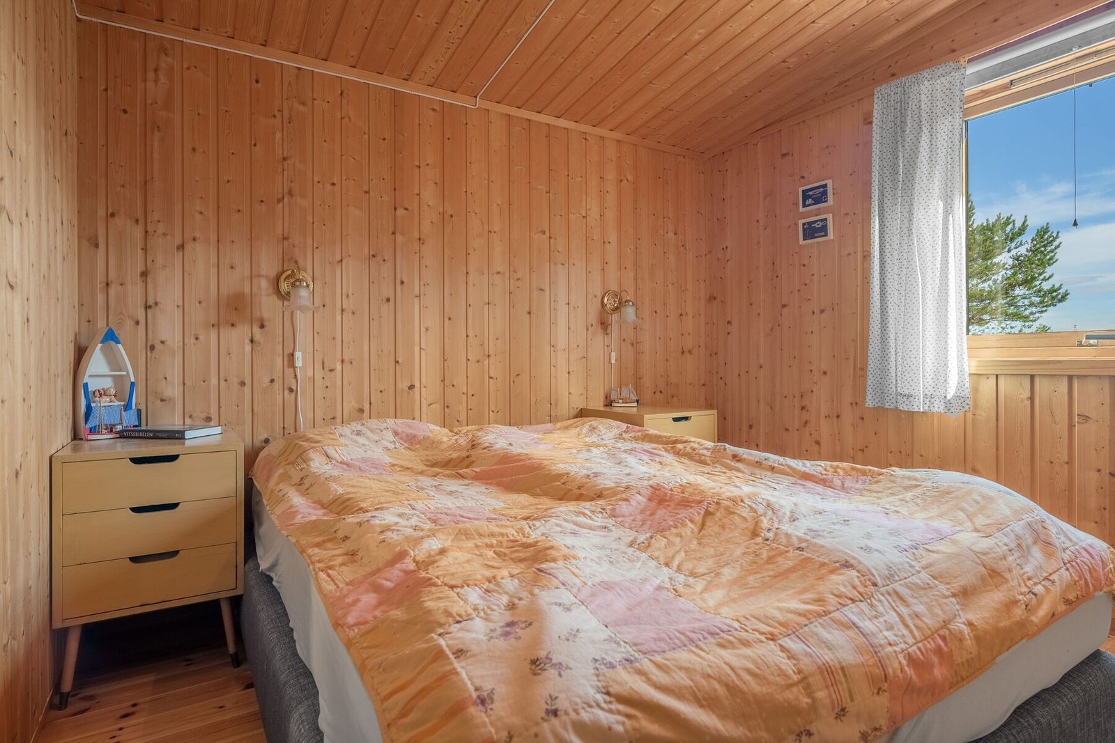 Det største soverommet er på 10 kvm. og har plass til dobbeltseng Galleribilde