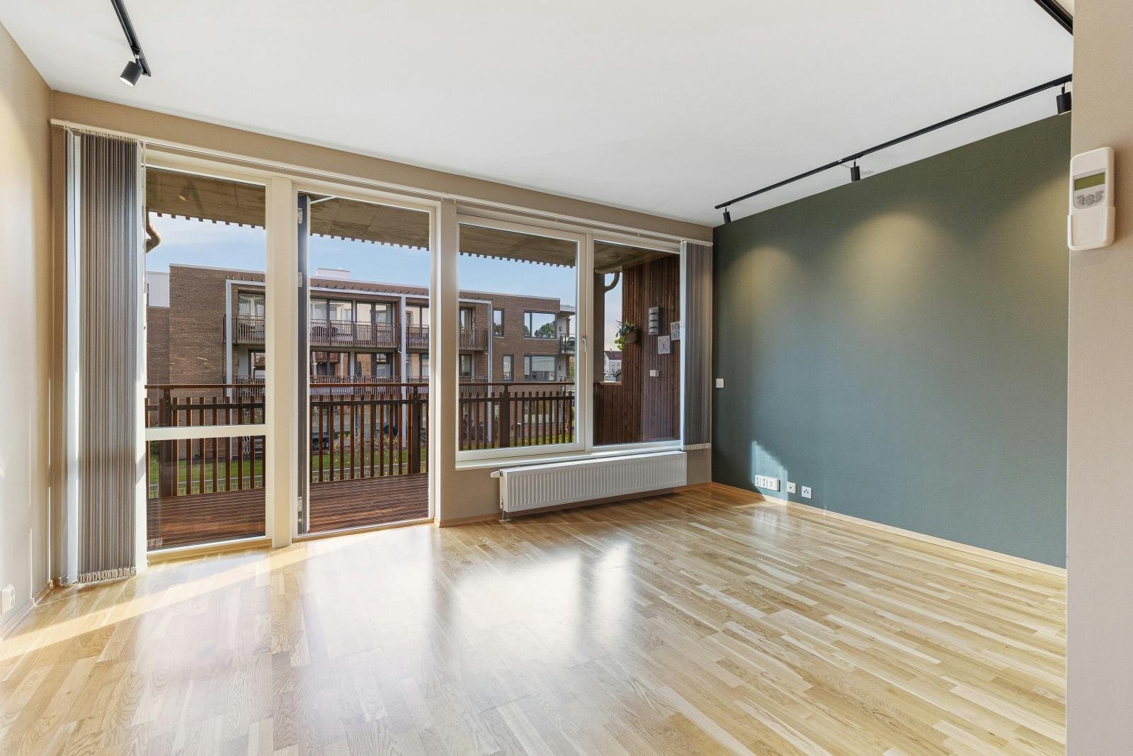 Store vindusflater bidrar til godt lysinnslipp Galleribilde