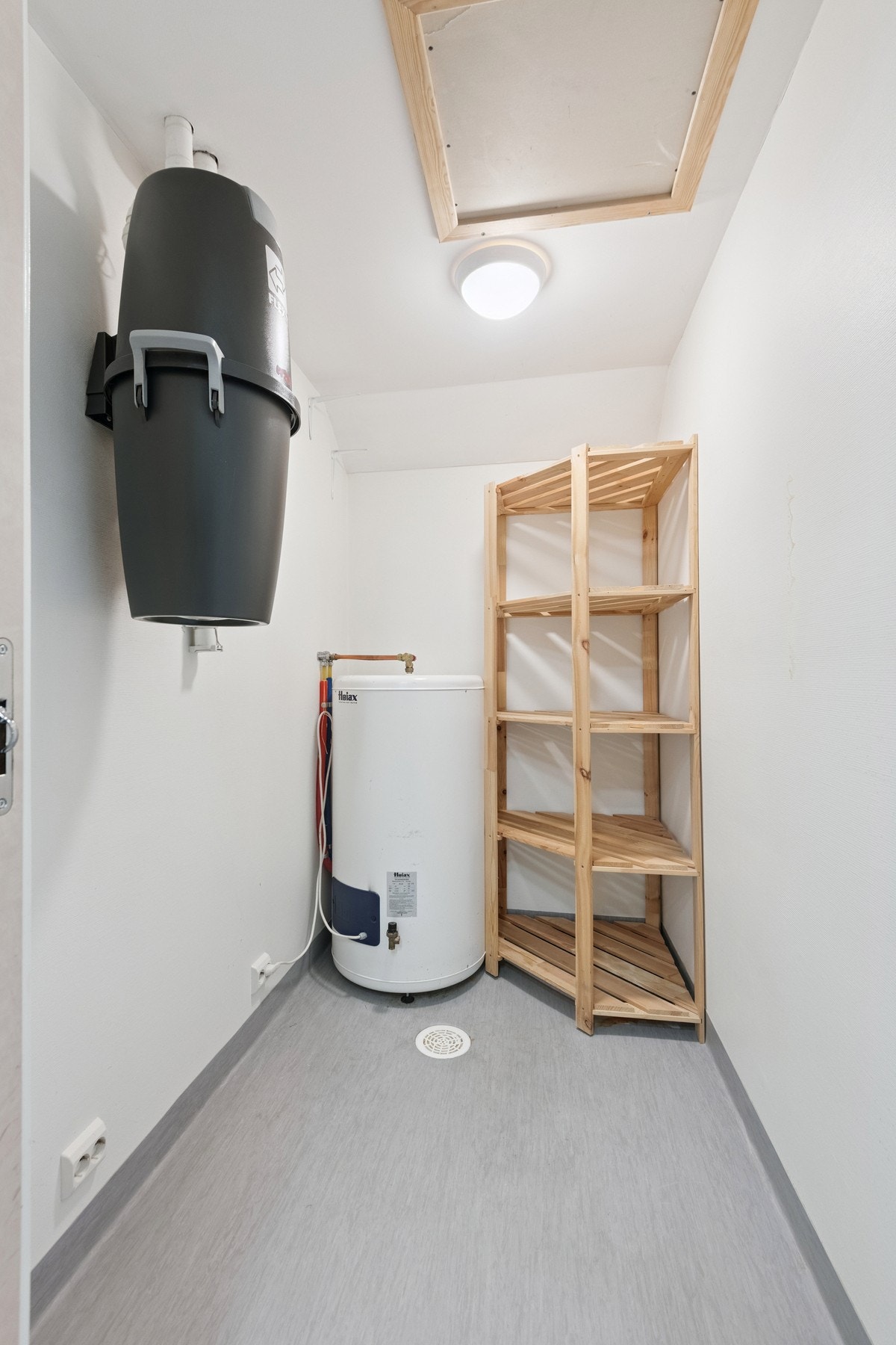 Innvendig bod gir praktisk lagringsplass i leiligheten. I tillegg disponerer leiligheten en bod i parkeringskjeller. Galleribilde