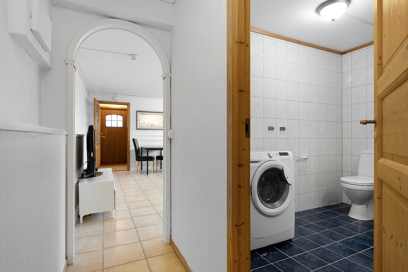 Bilde tatt i 2019. Leiligheten fremstår i dag uendret, men med noe mer bruksslitasje. Galleribilde