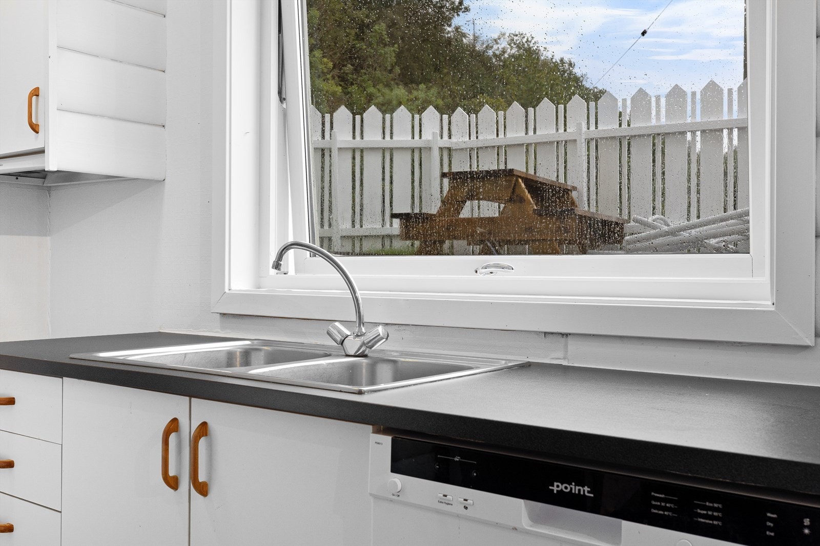 Bilde tatt i 2019. Leiligheten fremstår i dag uendret, men med noe mer bruksslitasje. Galleribilde