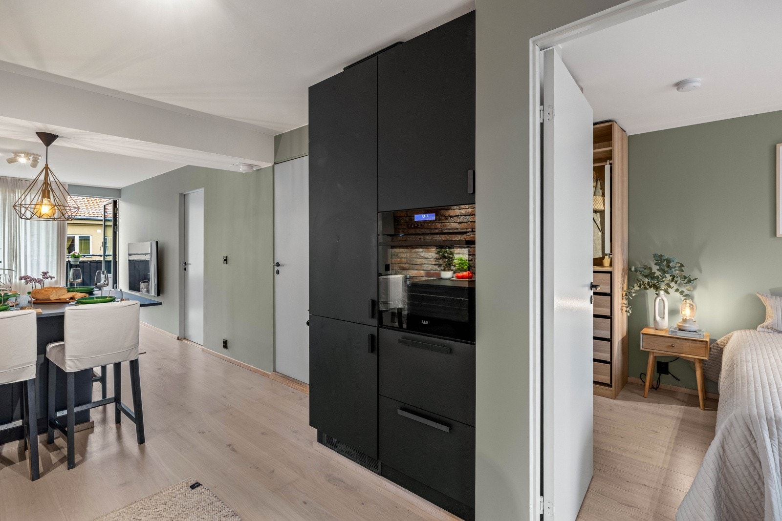 Integrert ovn i ergonomisk høyde. Galleribilde