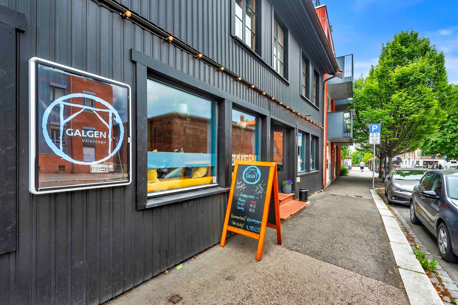 Sosiale møteplasser og spisesteder på nesten hvert hjørne. Galleribilde