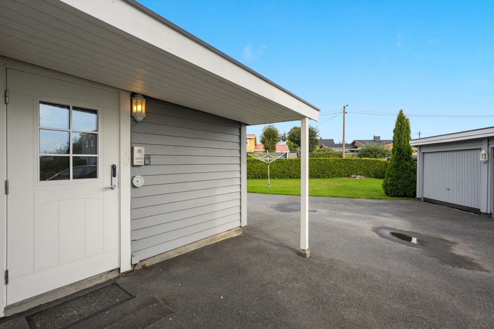 Leiligheten er på to etasjer og er en midtleilighet. Galleribilde