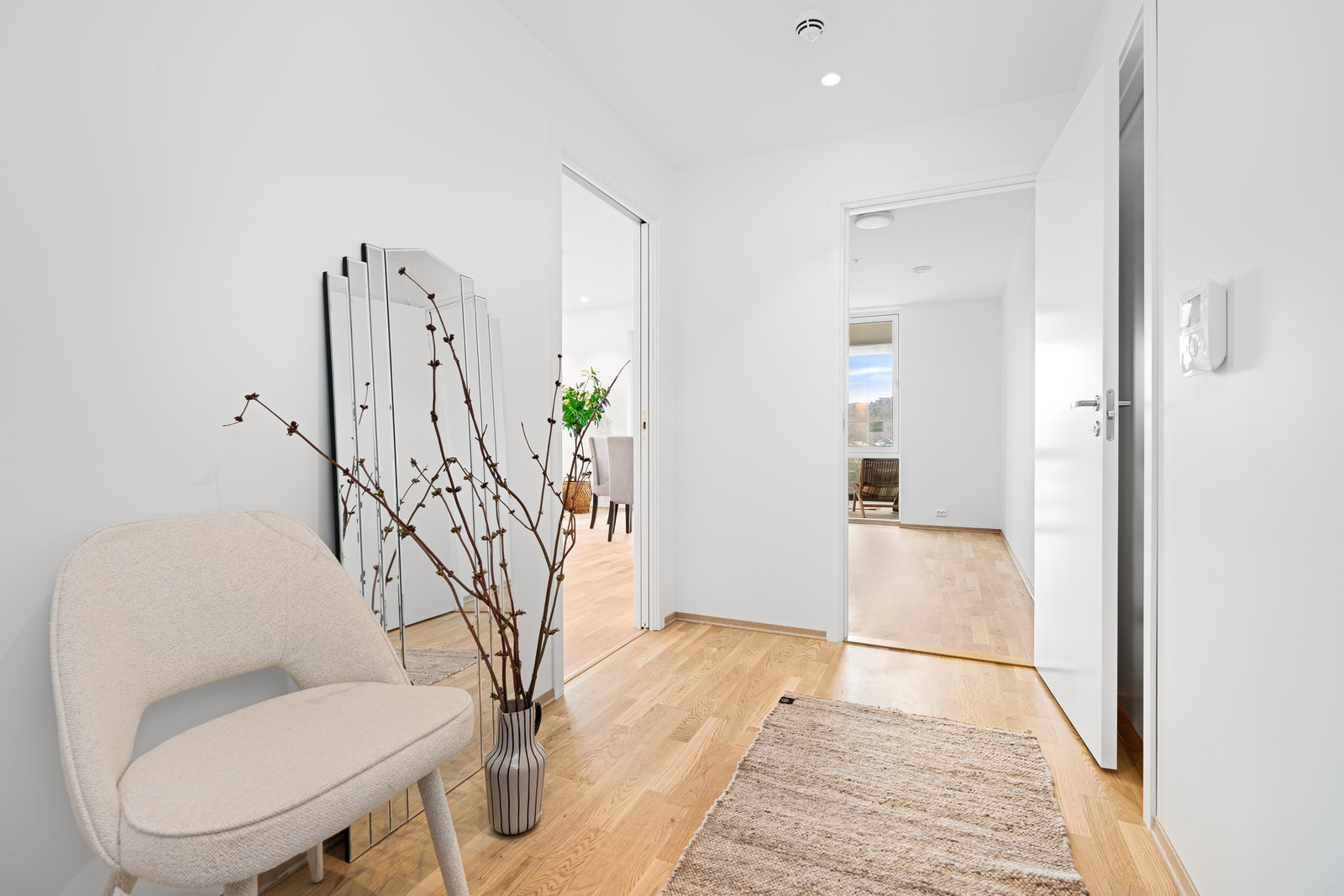 Gang sett fra inngangsdør. Galleribilde