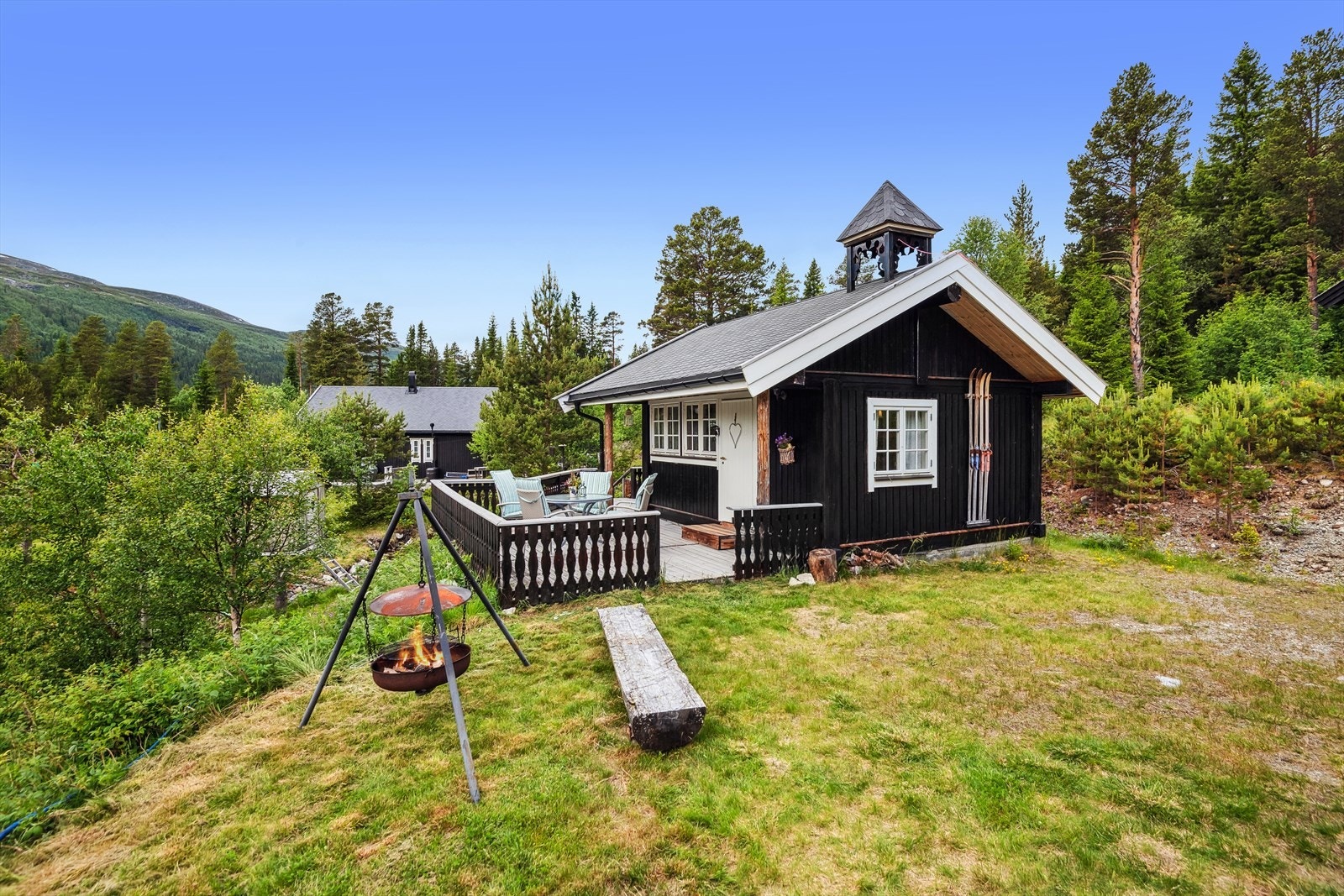 Like ved hytten ligger et praktisk anneks, perfekt for å ta imot gjester på besøk. Galleribilde