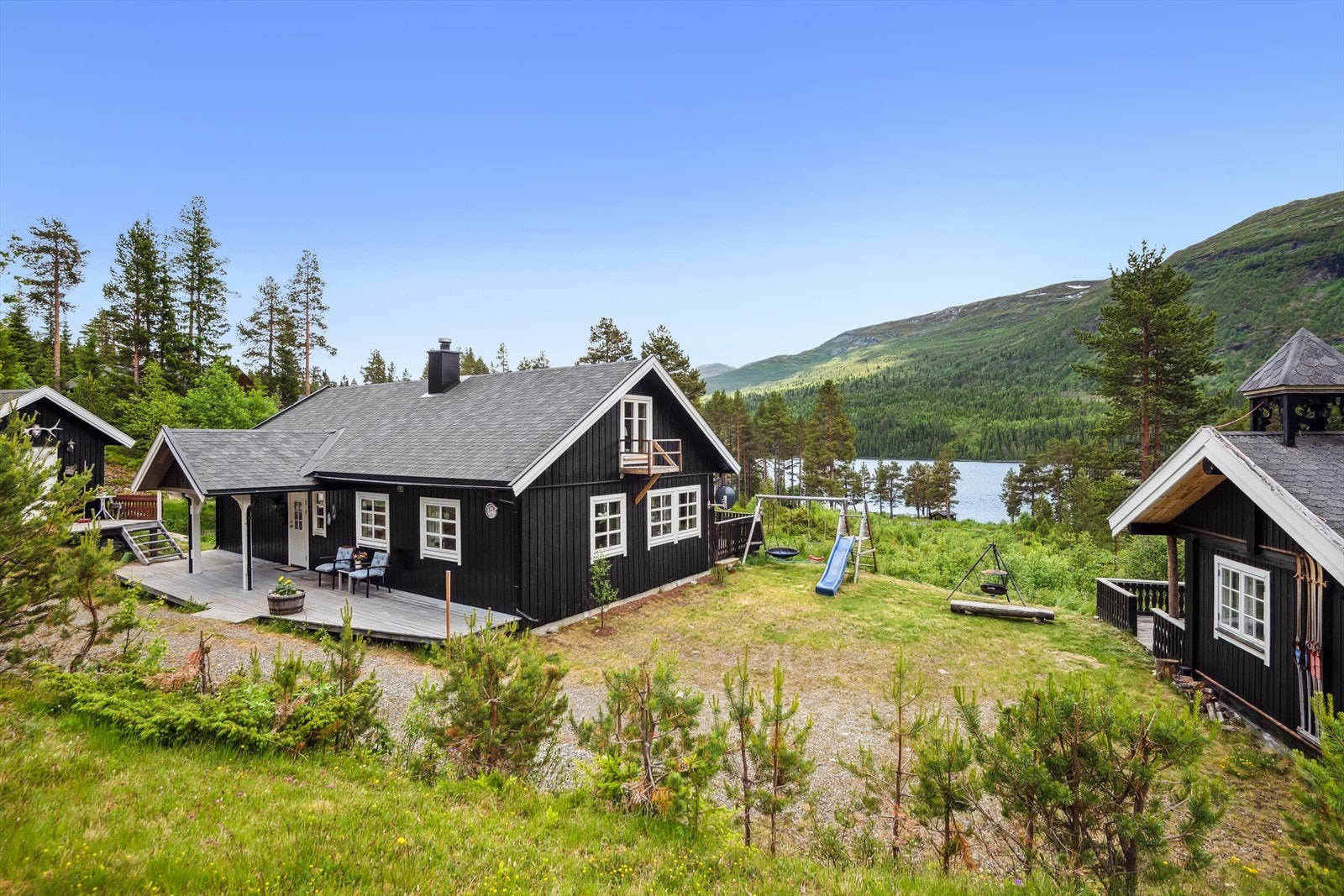 Velkommen til Falletstugguvegen 31! En flott familiehytte med tilhørende anneks og med god plassering ved Espedalsvannet. Galleribilde