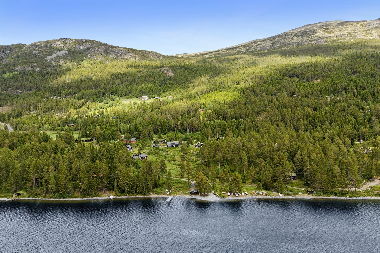 Espedalen har et flott turterreng som passer for de aller fleste. Stier, turveier og skiløyper strekker seg fra vannene i dalbunnene, gjennom gammel furuskog og opp på høyfjellet med praktfull utsikt. Galleribilde
